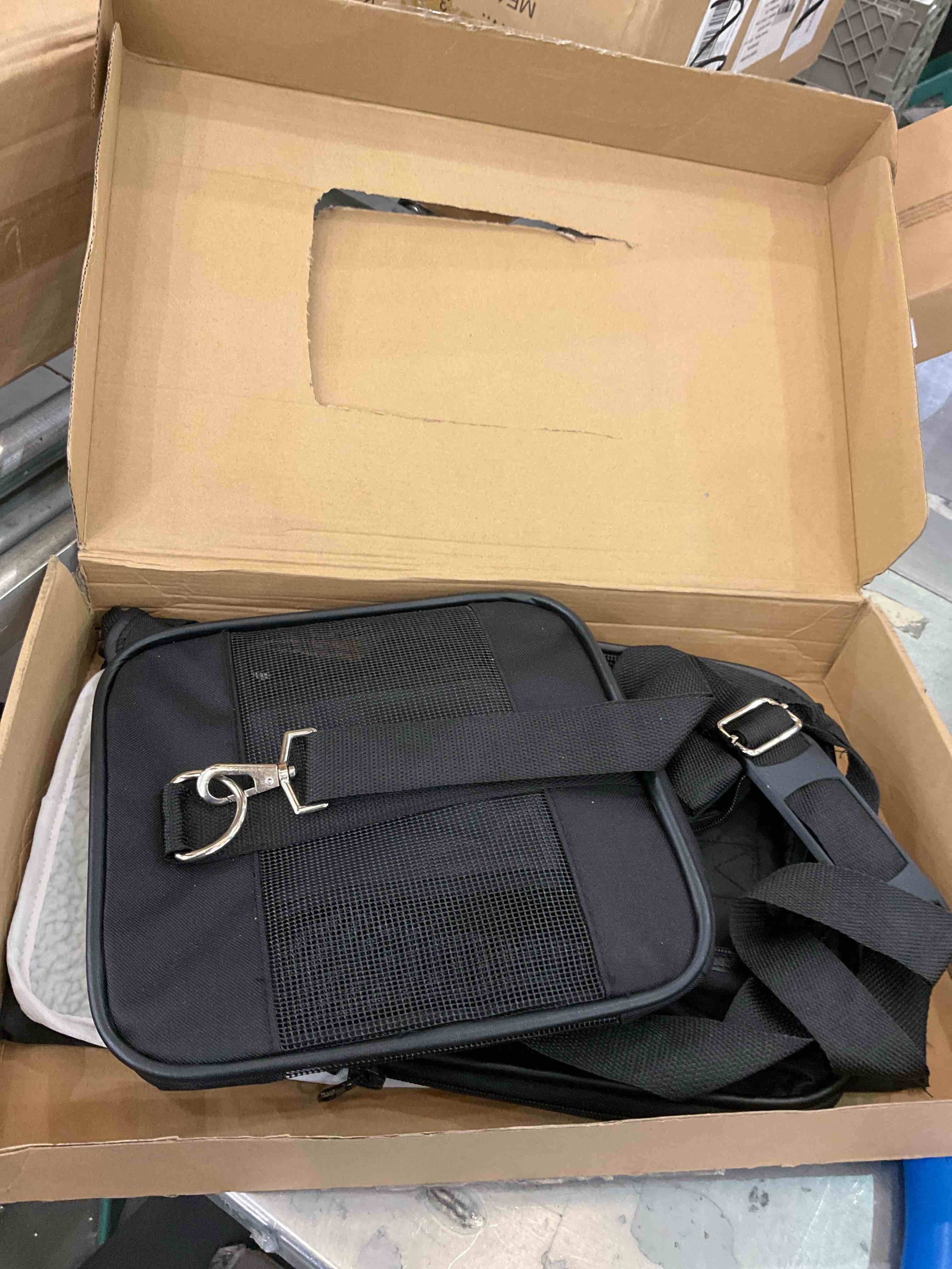 https://s3.amazonaws.com/lotting-images-prod/BargainHunt/EXS01024362_1707852268626.jpeg