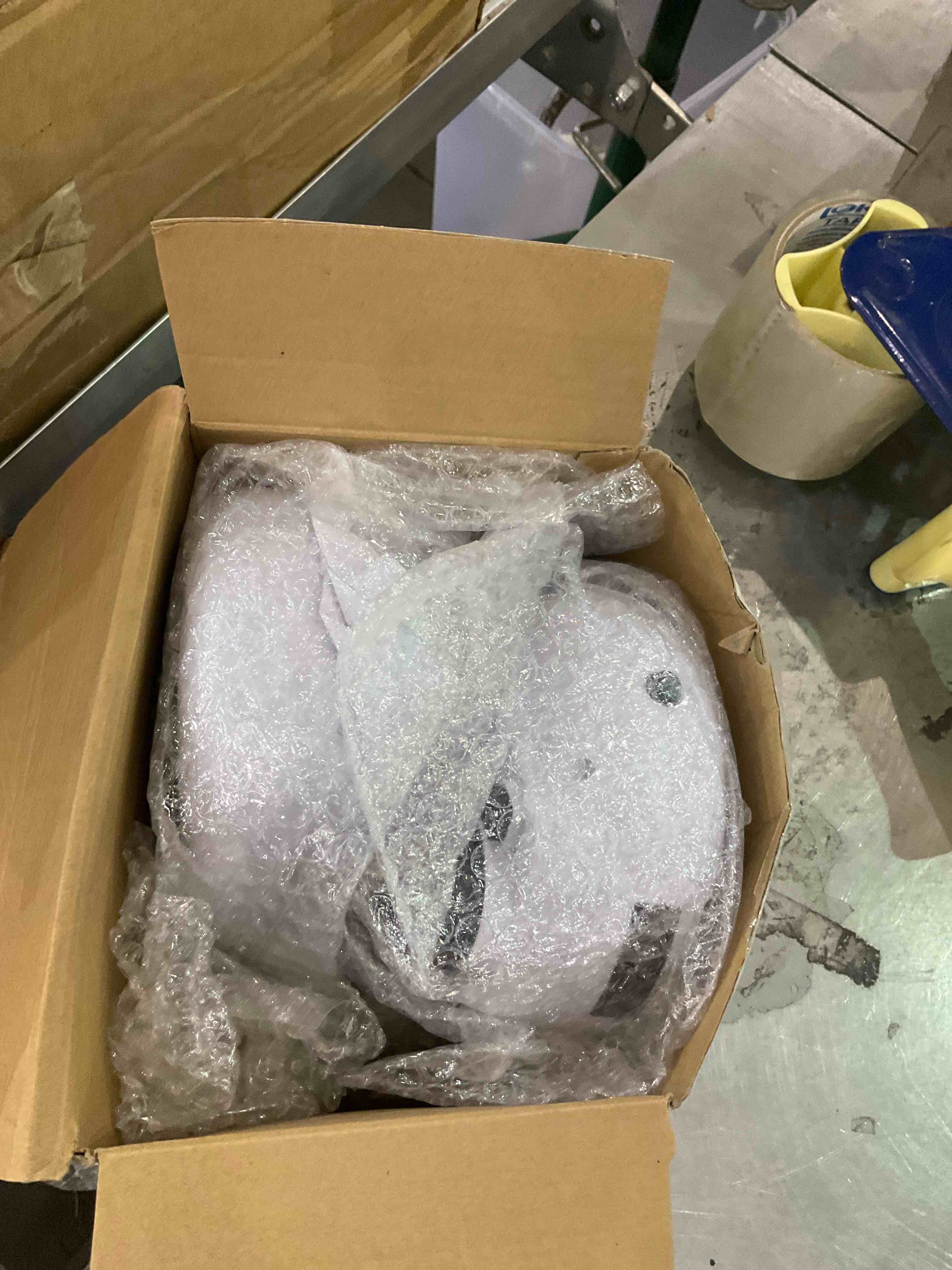 https://s3.amazonaws.com/lotting-images-prod/BargainHunt/EXS01024441_1707918289162.jpeg