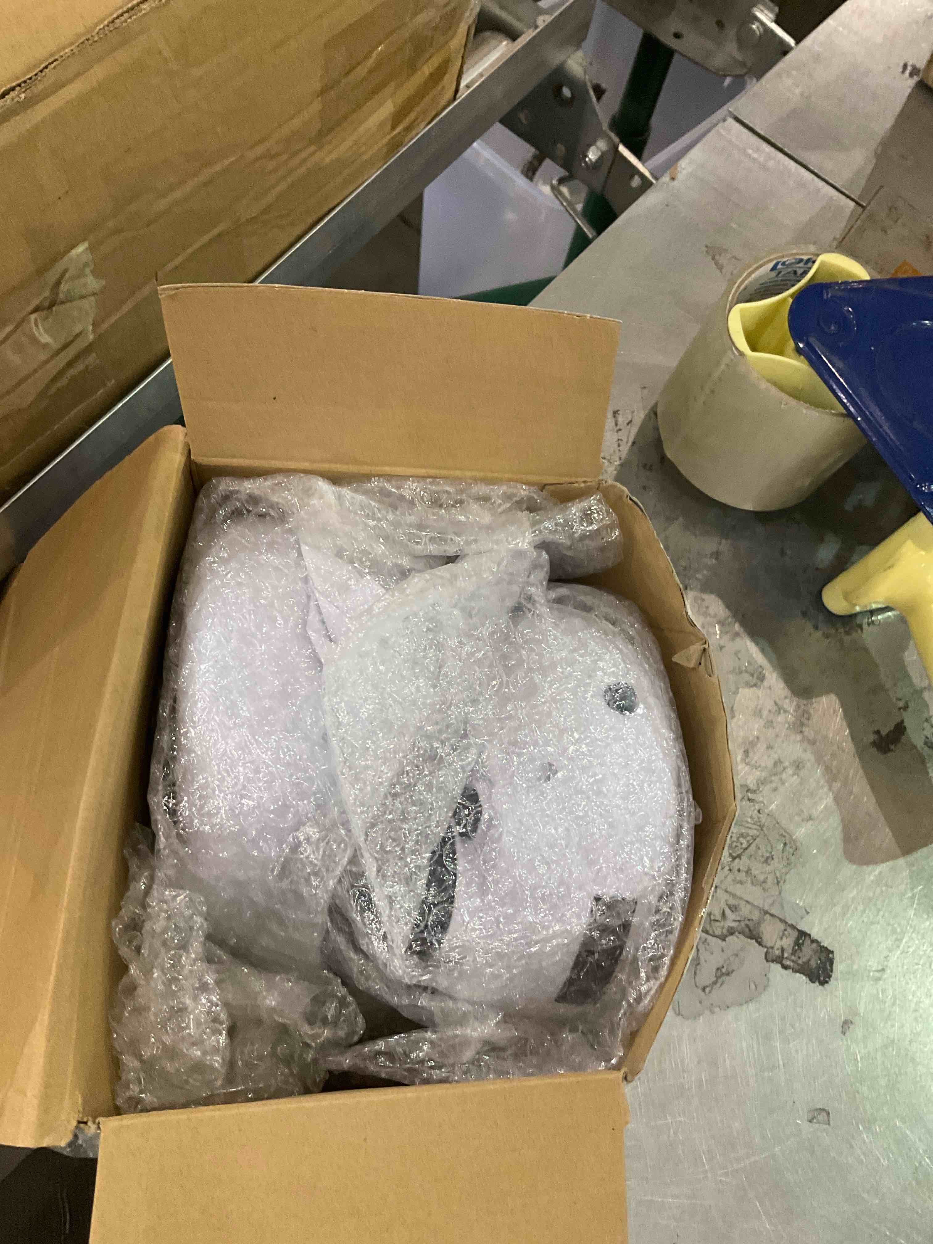 https://s3.amazonaws.com/lotting-images-prod/BargainHunt/EXS01024441_1707918290573.jpeg