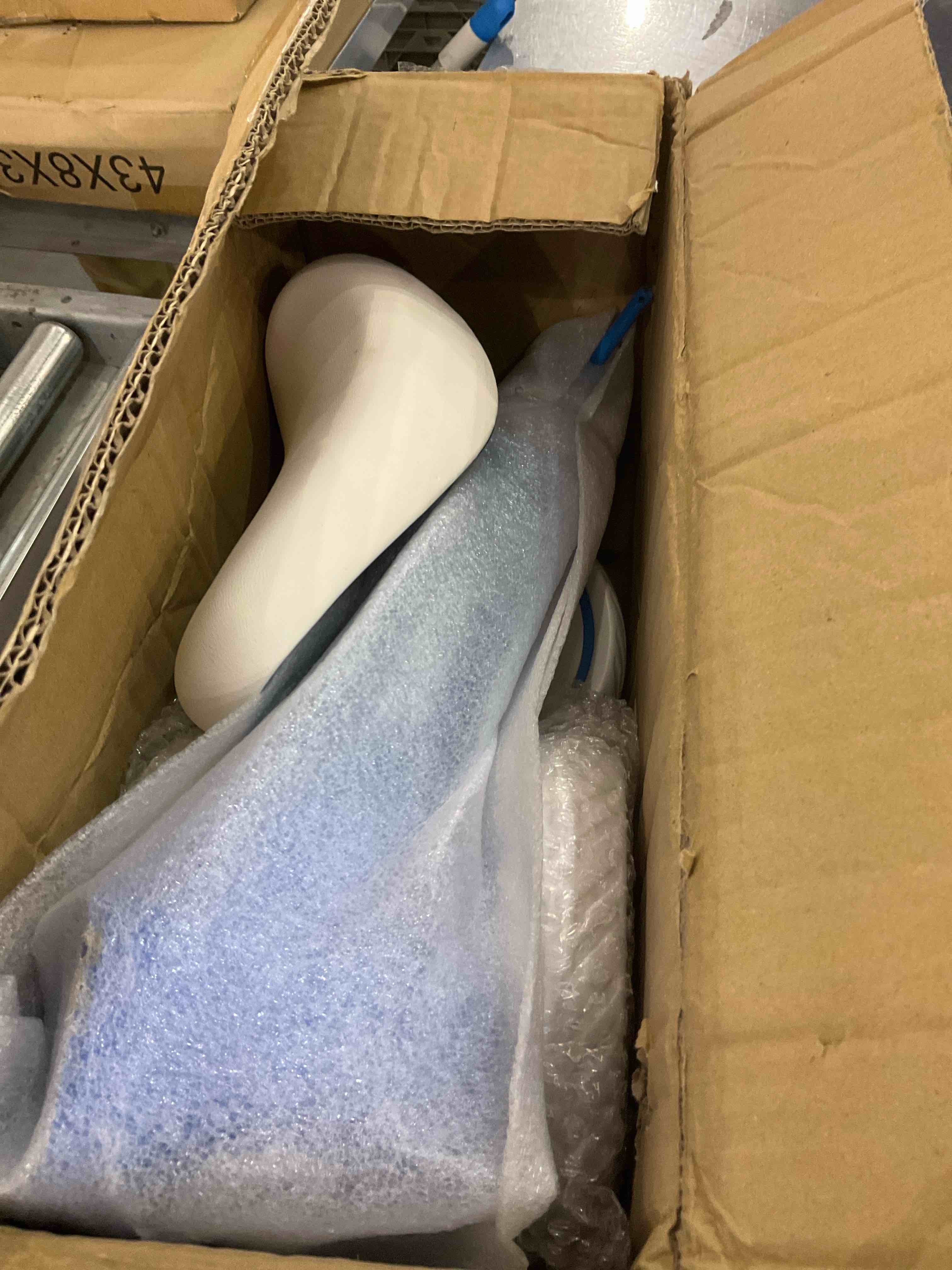 https://s3.amazonaws.com/lotting-images-prod/BargainHunt/EXS01024445_1707920741165.jpeg