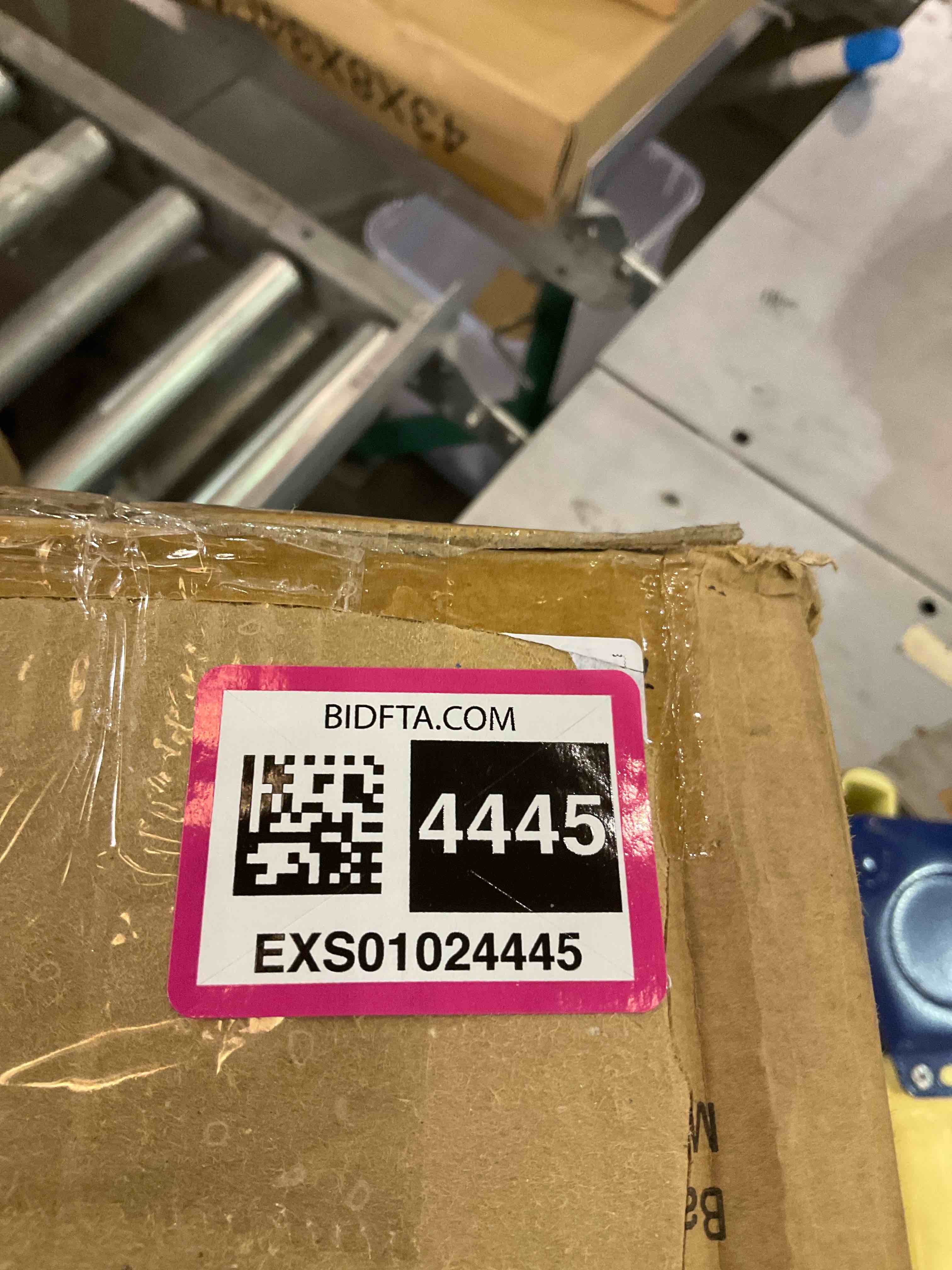https://s3.amazonaws.com/lotting-images-prod/BargainHunt/EXS01024445_1707920763770.jpeg