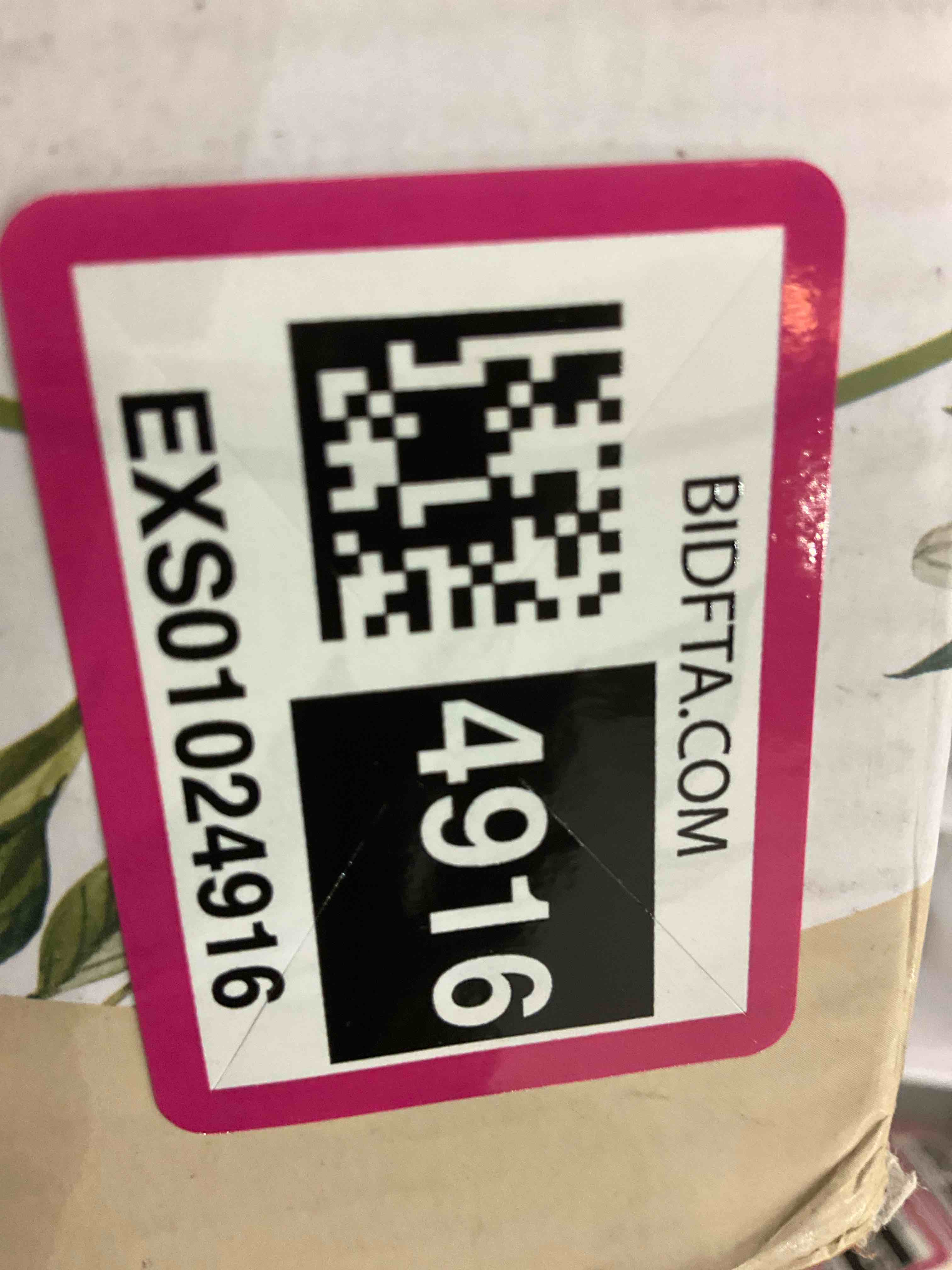 https://s3.amazonaws.com/lotting-images-prod/BargainHunt/EXS01024916_1707855199978.jpeg