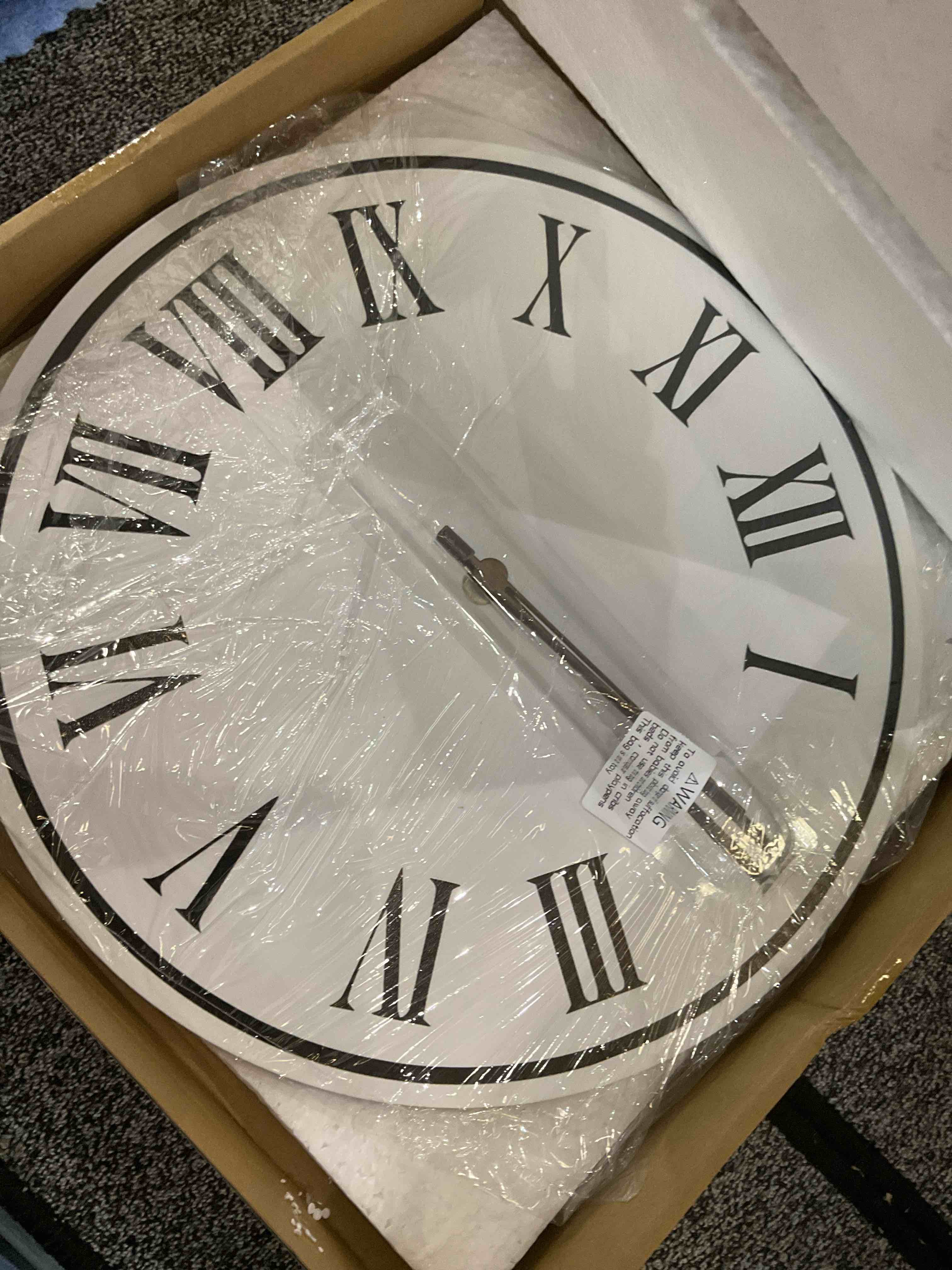 https://s3.amazonaws.com/lotting-images-prod/BargainHunt/EXS01025344_1707405831664.jpeg