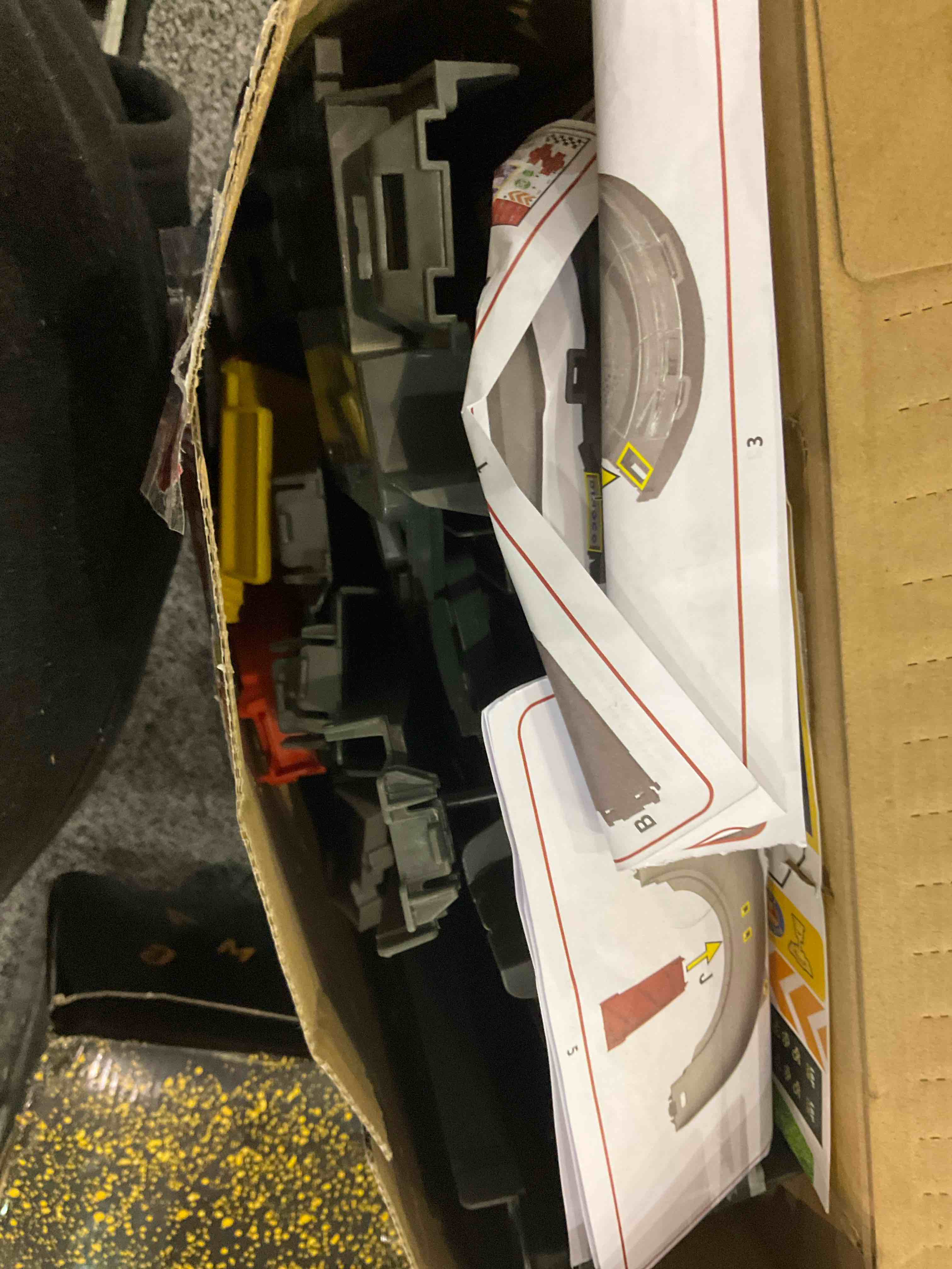 https://s3.amazonaws.com/lotting-images-prod/BargainHunt/EXS01025453_1707490321390.jpeg