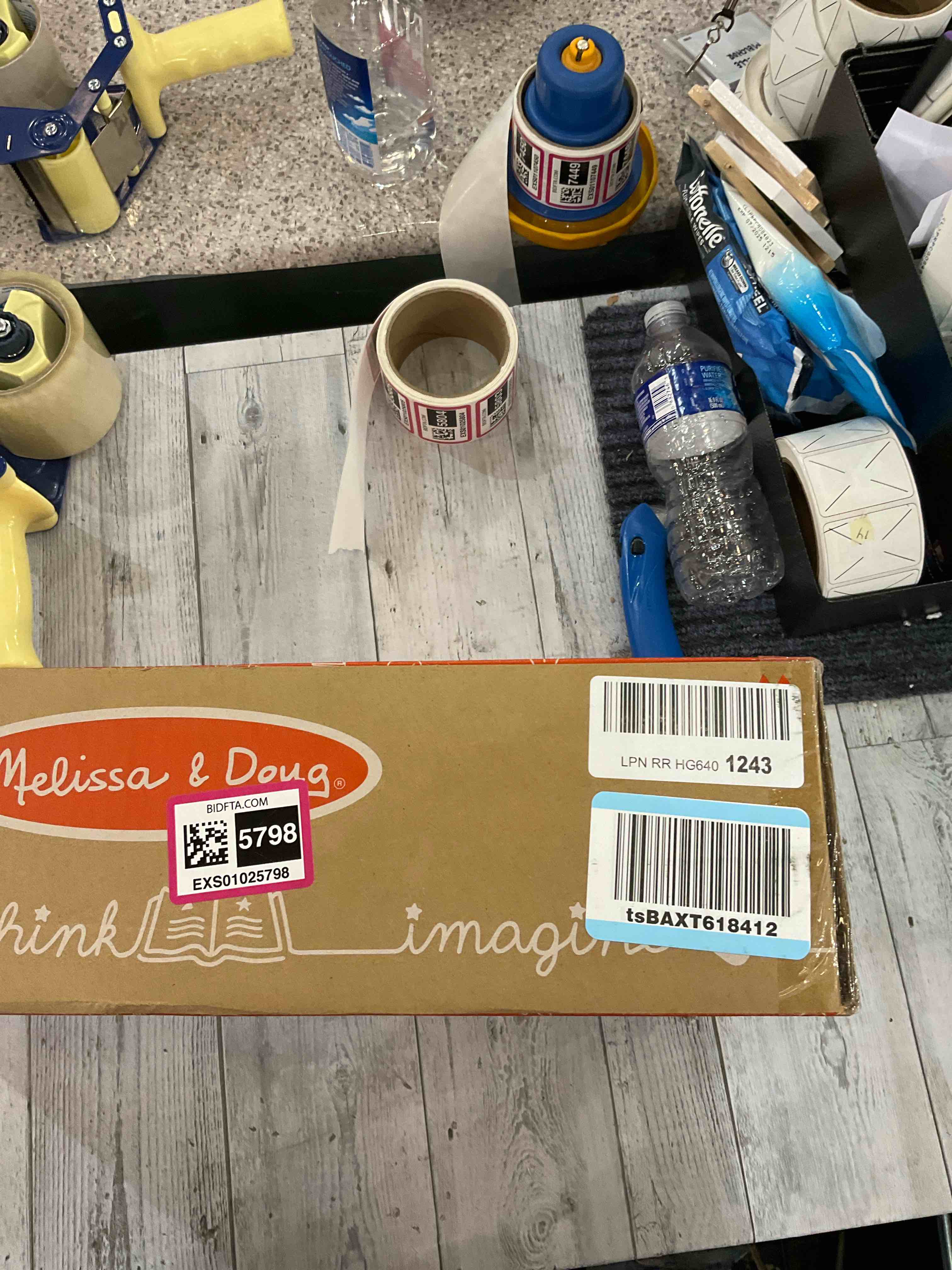 https://s3.amazonaws.com/lotting-images-prod/BargainHunt/EXS01025798_1707852822588.jpeg
