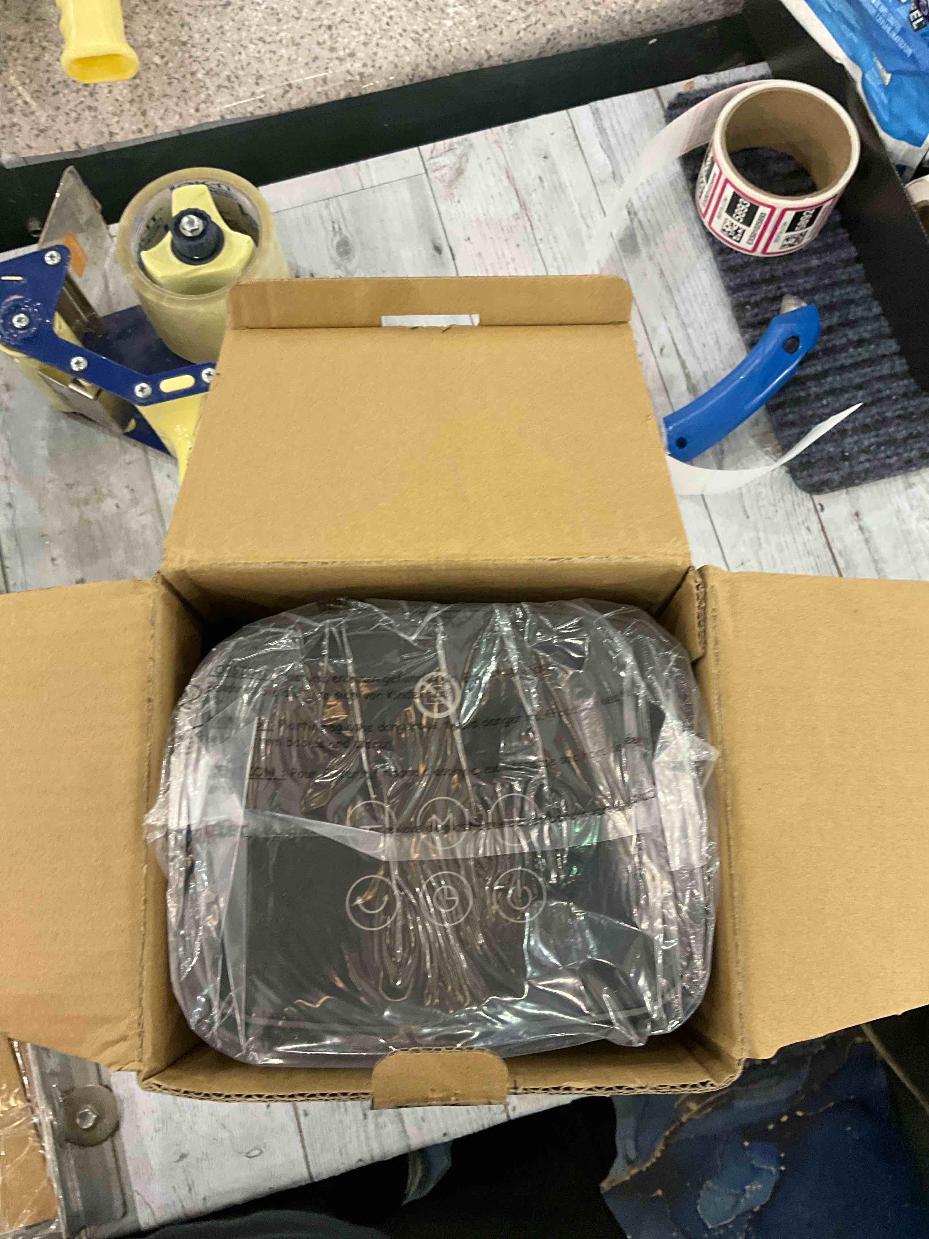 https://s3.amazonaws.com/lotting-images-prod/BargainHunt/EXS01025887_1707923350651.jpeg