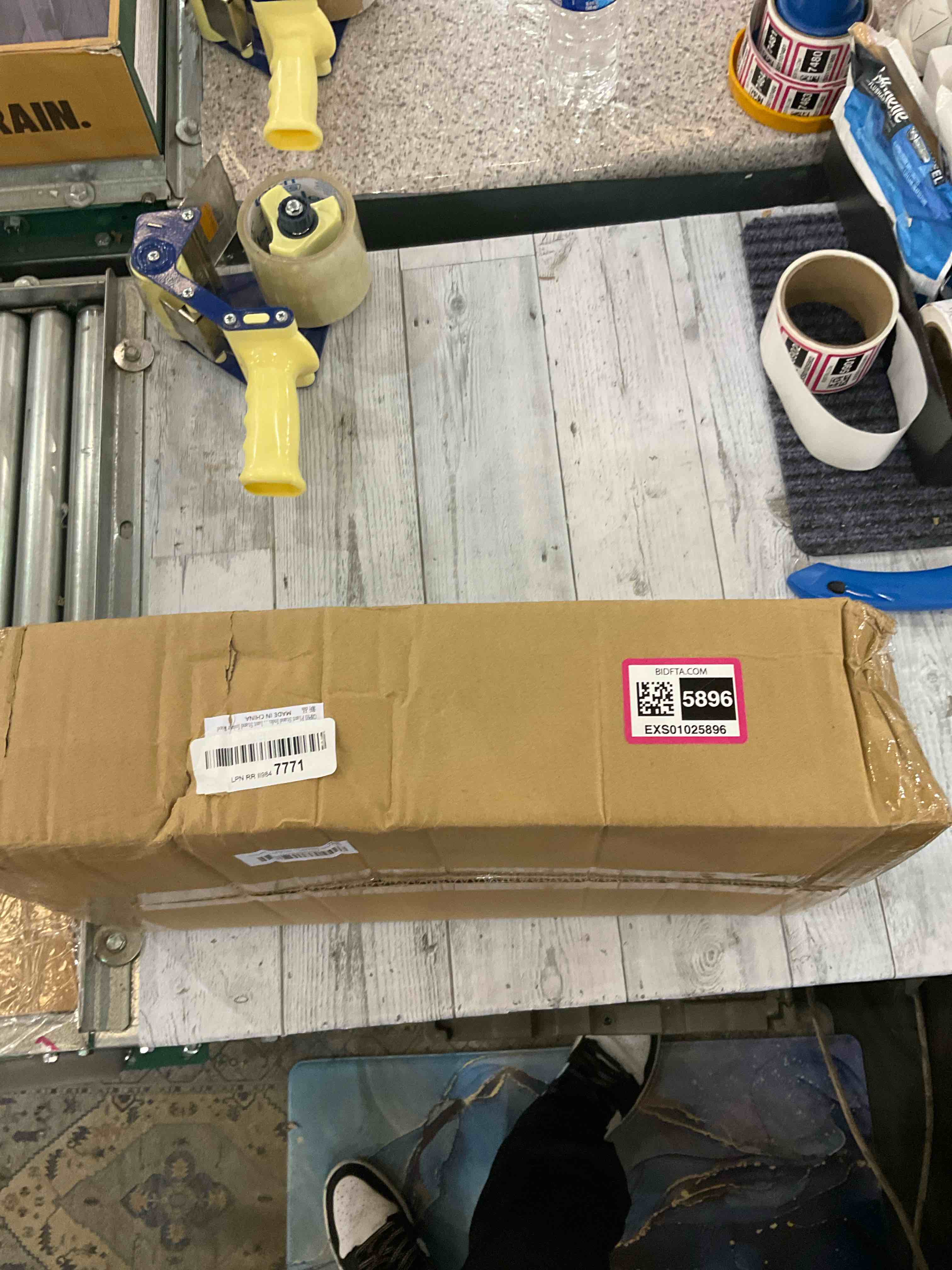 https://s3.amazonaws.com/lotting-images-prod/BargainHunt/EXS01025896_1707925526750.jpeg