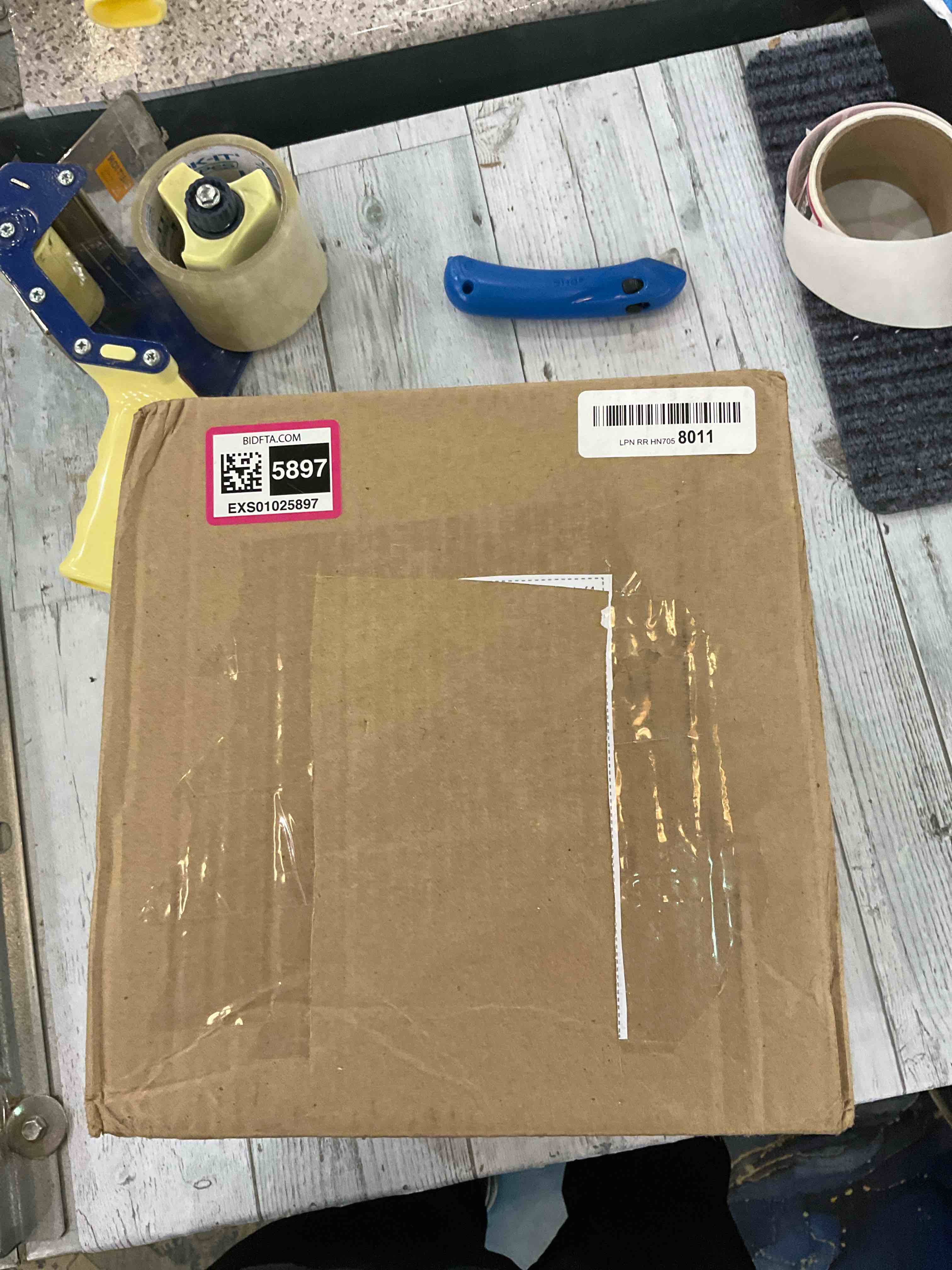 https://s3.amazonaws.com/lotting-images-prod/BargainHunt/EXS01025897_1707925657208.jpeg