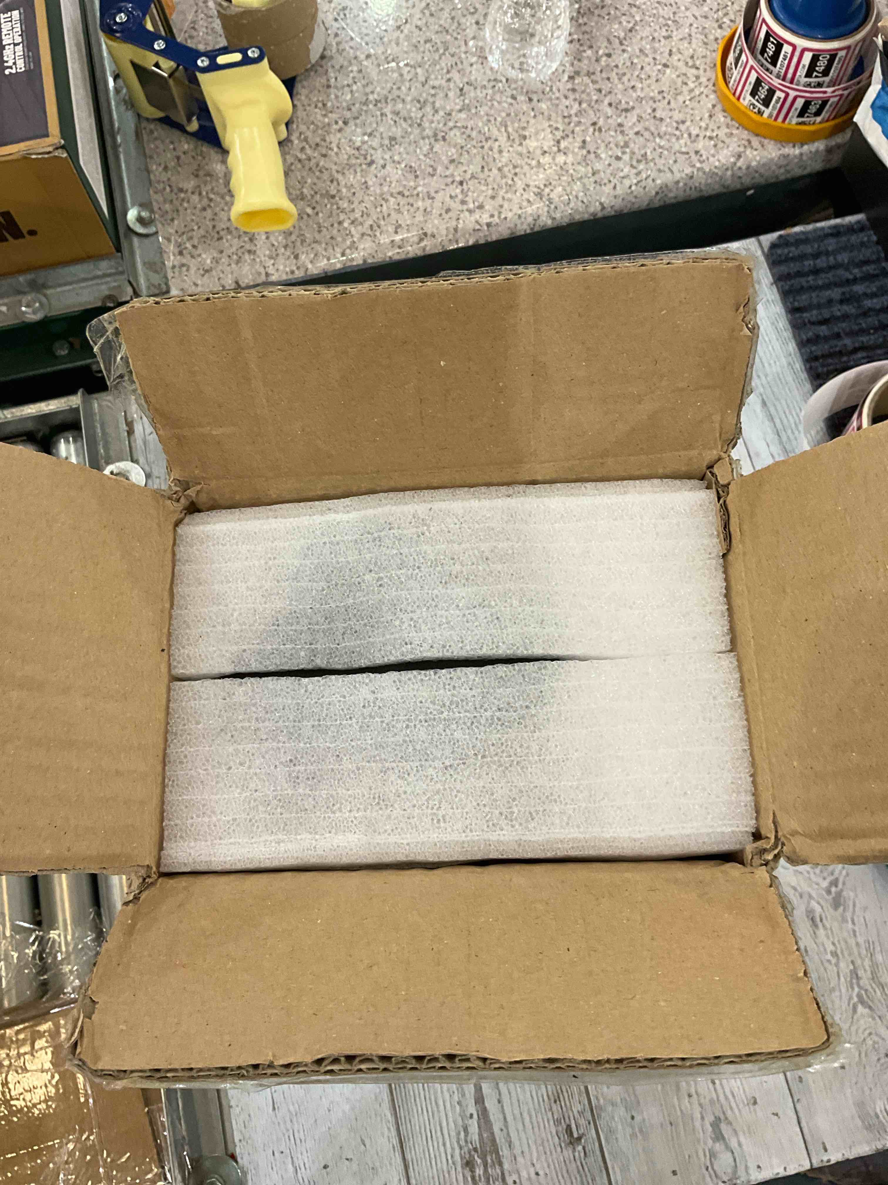 https://s3.amazonaws.com/lotting-images-prod/BargainHunt/EXS01025929_1707934008733.jpeg