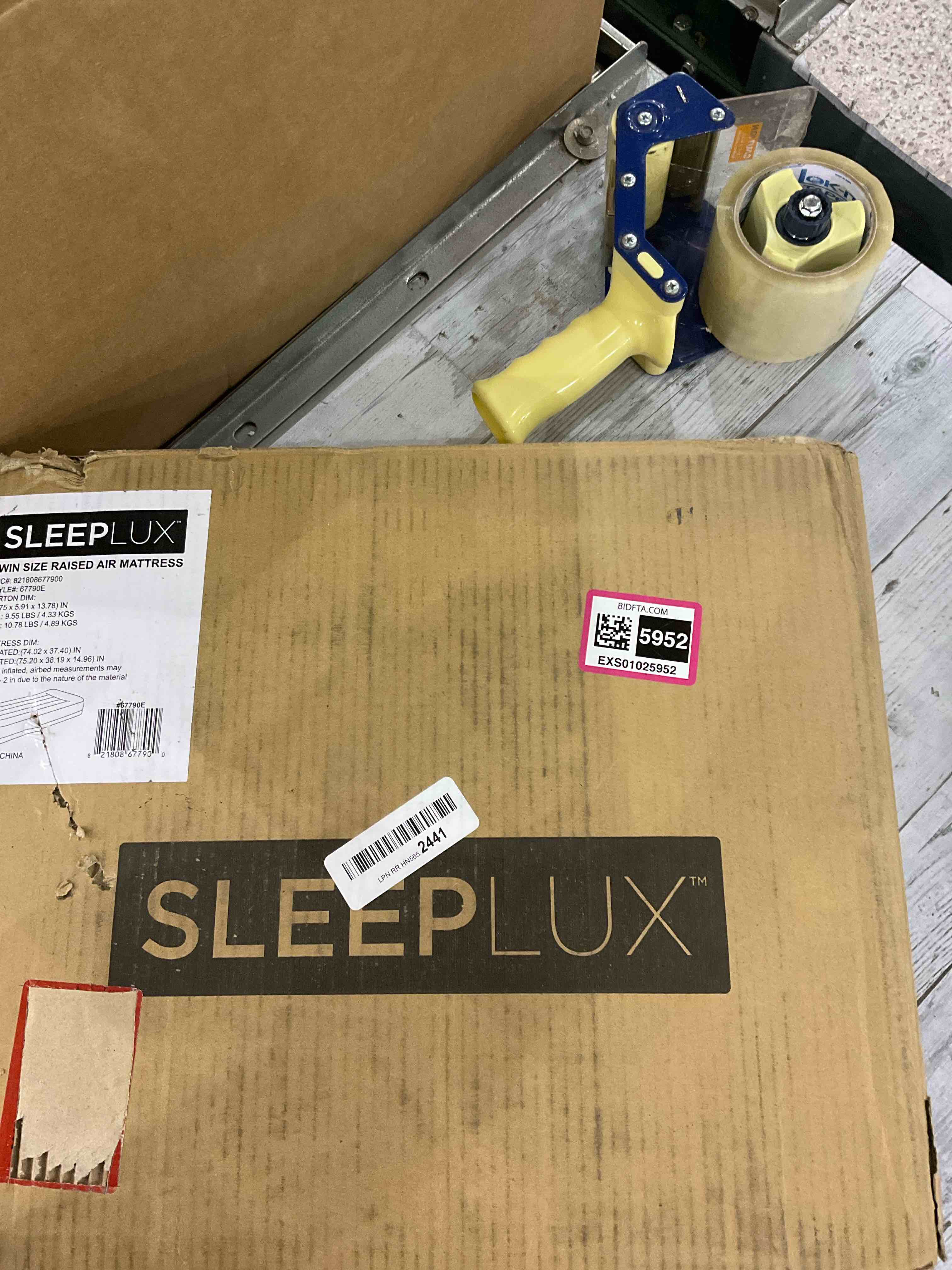 https://s3.amazonaws.com/lotting-images-prod/BargainHunt/EXS01025952_1707999729239.jpeg