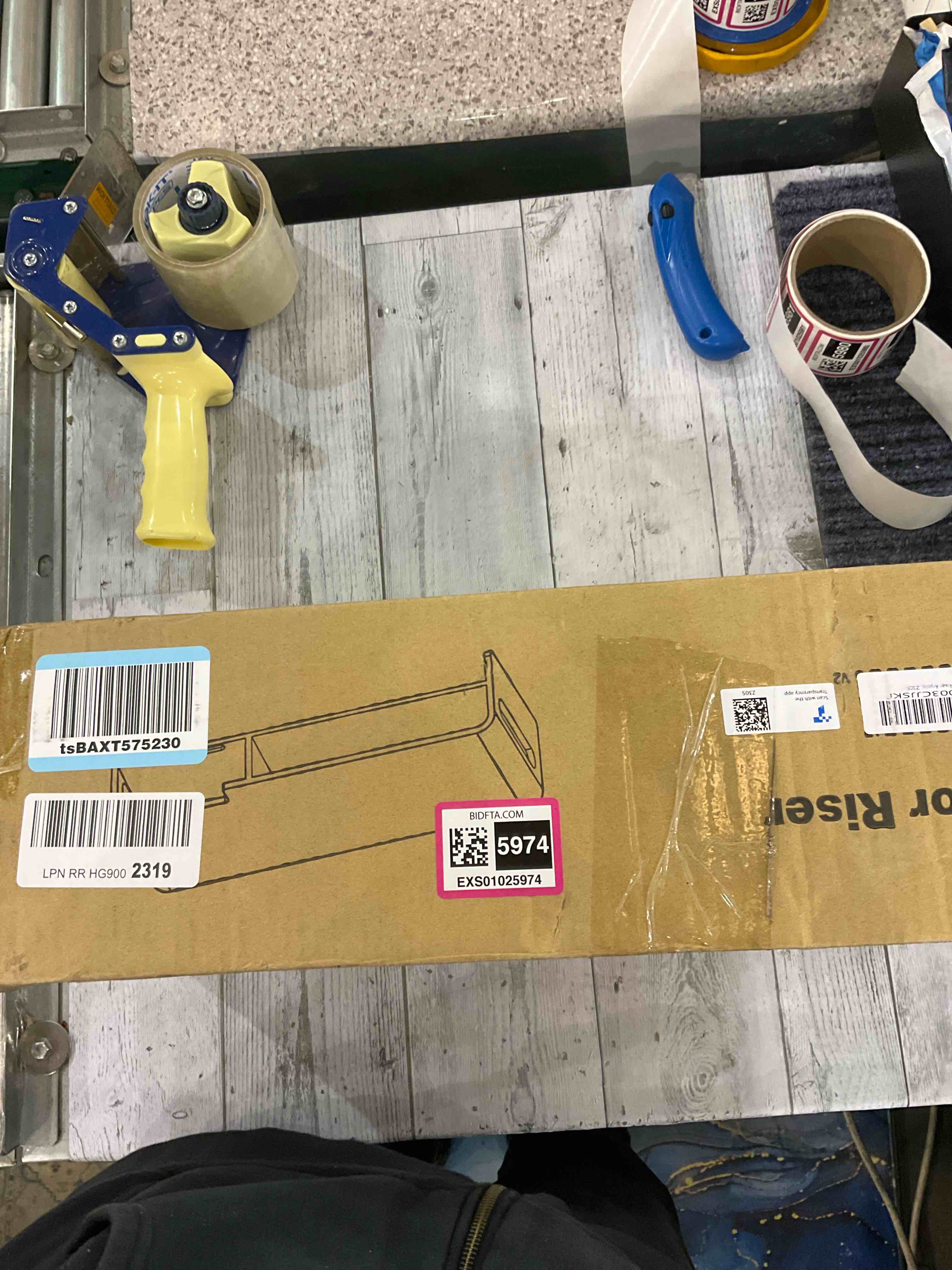 https://s3.amazonaws.com/lotting-images-prod/BargainHunt/EXS01025974_1708003623296.jpeg