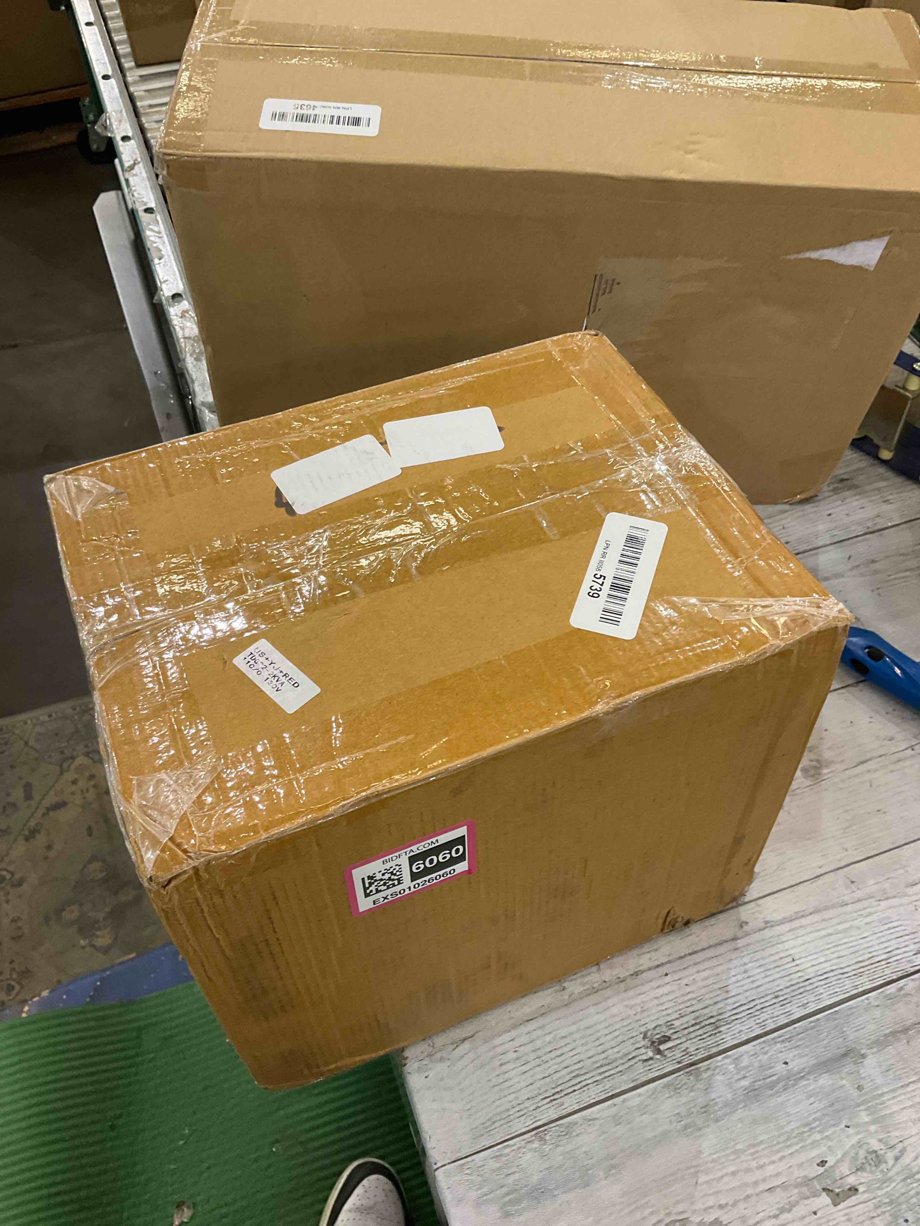 https://s3.amazonaws.com/lotting-images-prod/BargainHunt/EXS01026060_1709231097422.jpeg