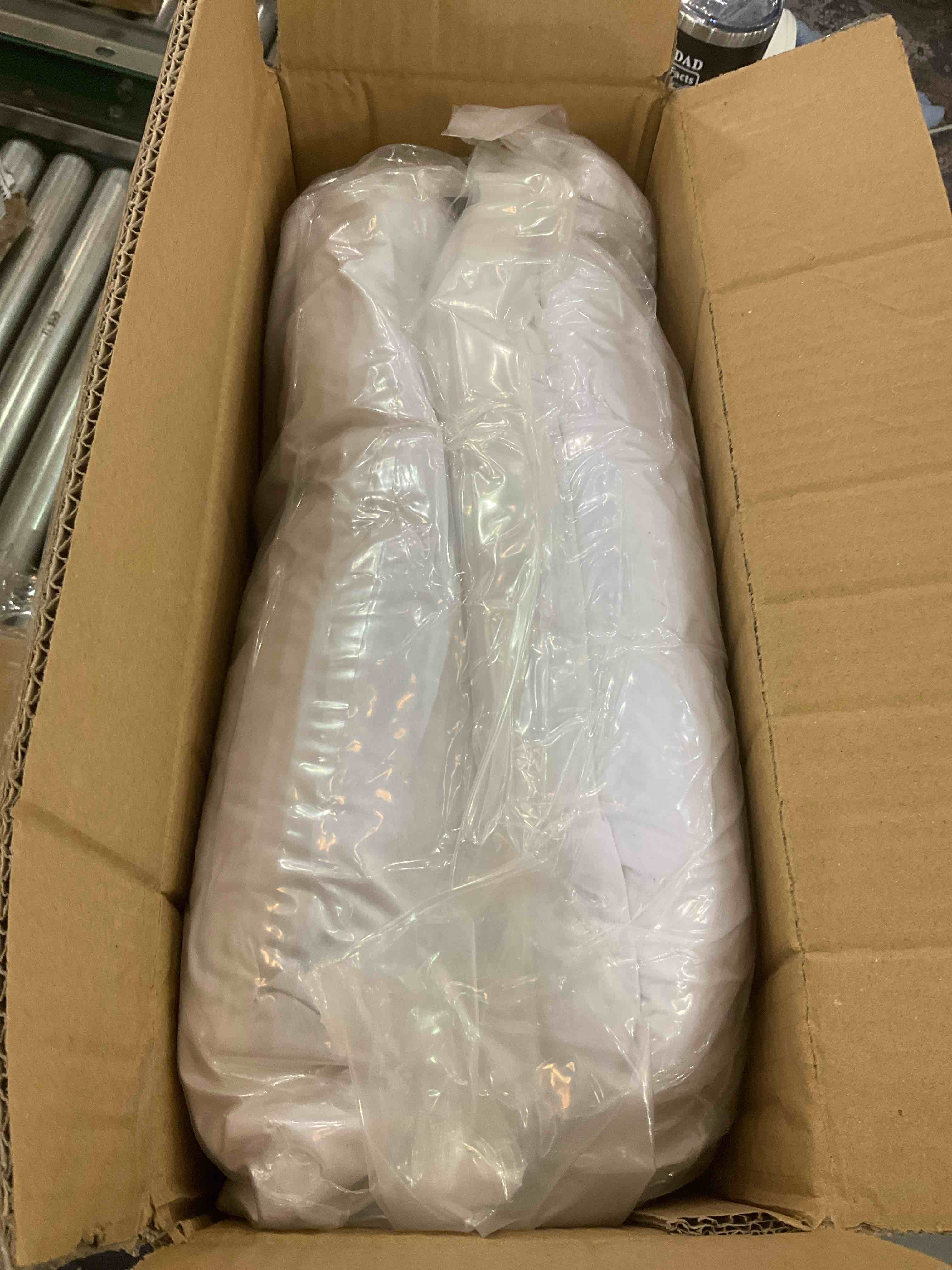 https://s3.amazonaws.com/lotting-images-prod/BargainHunt/EXS01026115_1710257068385.jpeg
