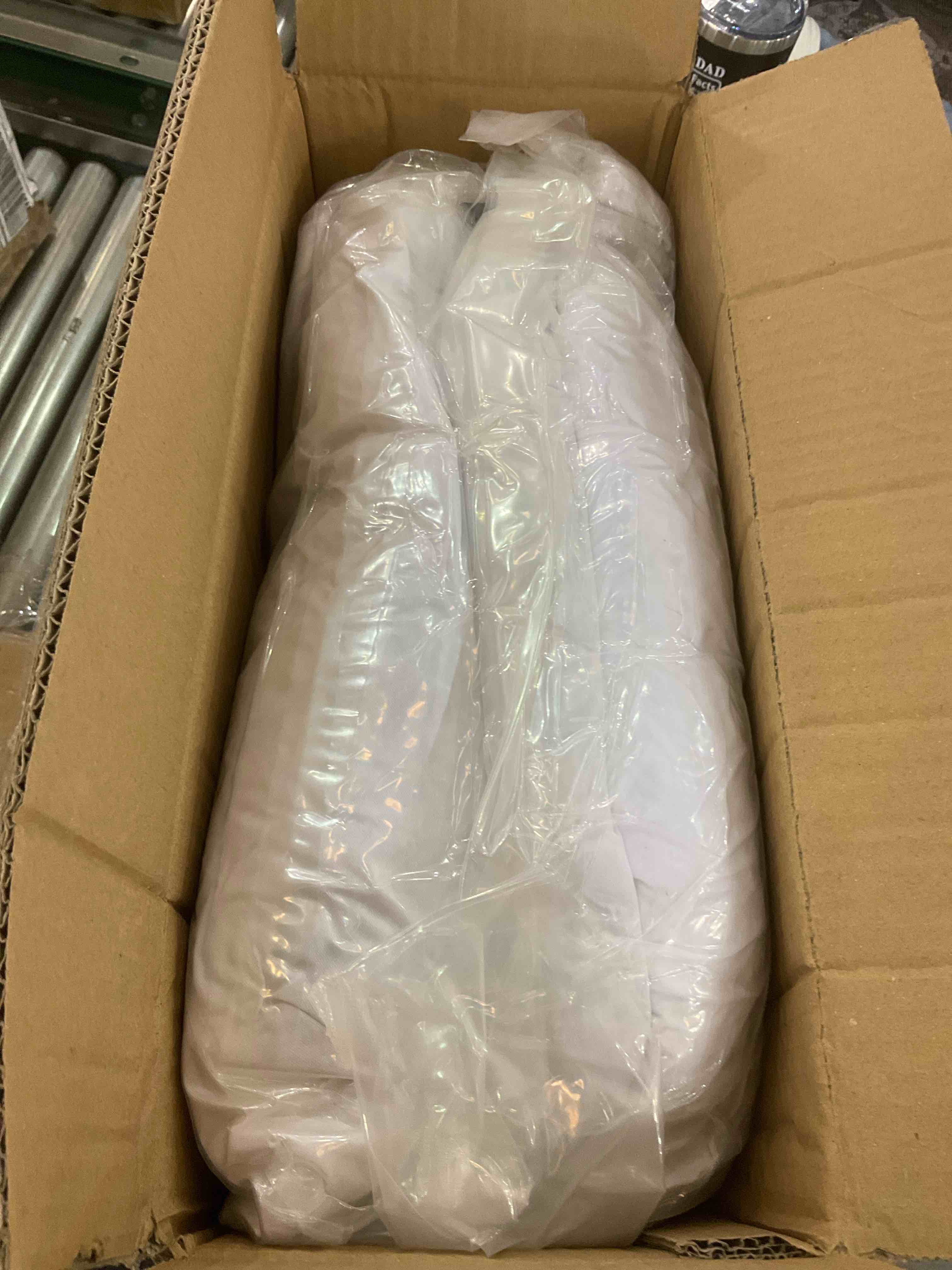 https://s3.amazonaws.com/lotting-images-prod/BargainHunt/EXS01026115_1710257069519.jpeg