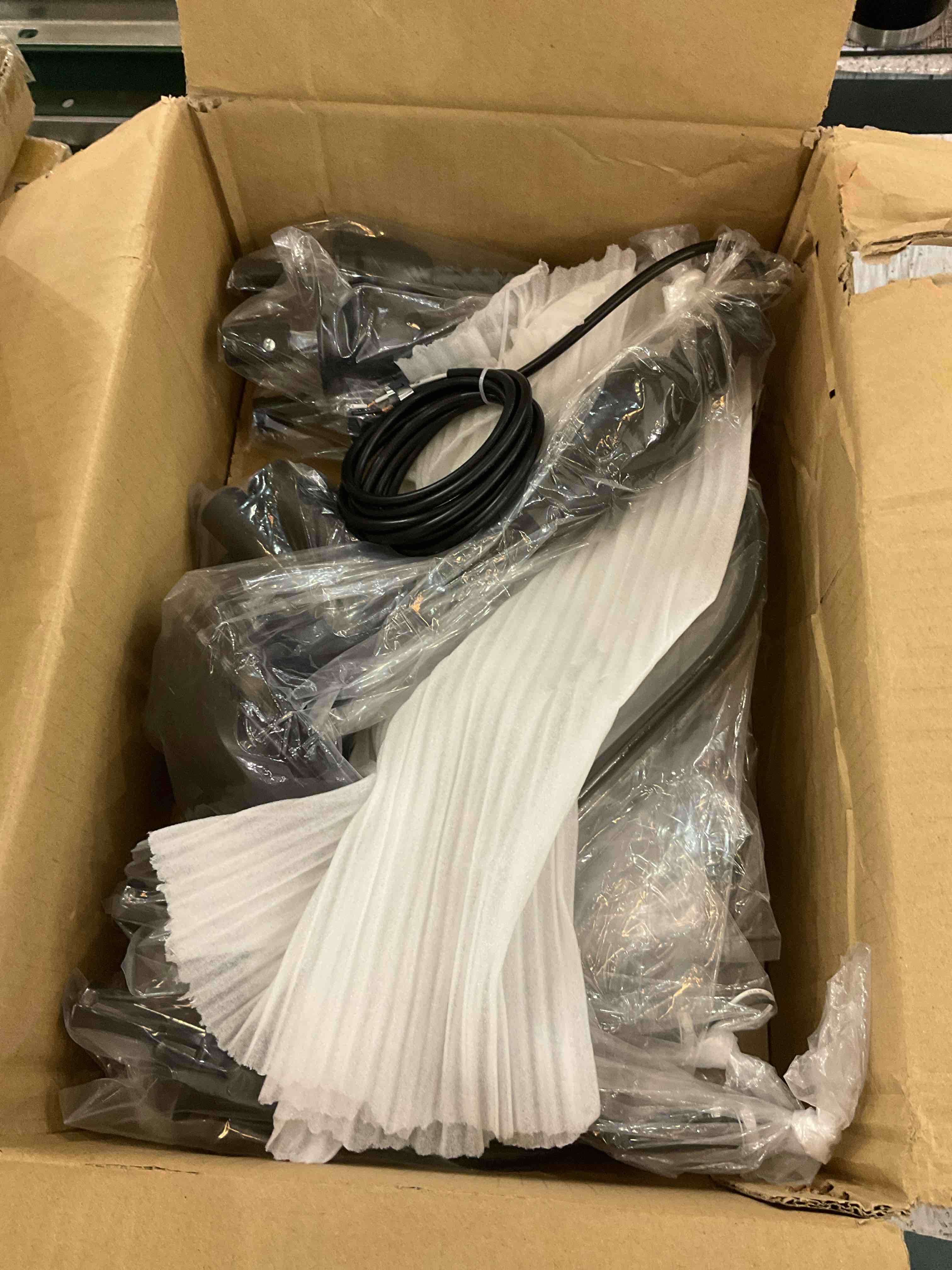 https://s3.amazonaws.com/lotting-images-prod/BargainHunt/EXS01026120_1710257496155.jpeg
