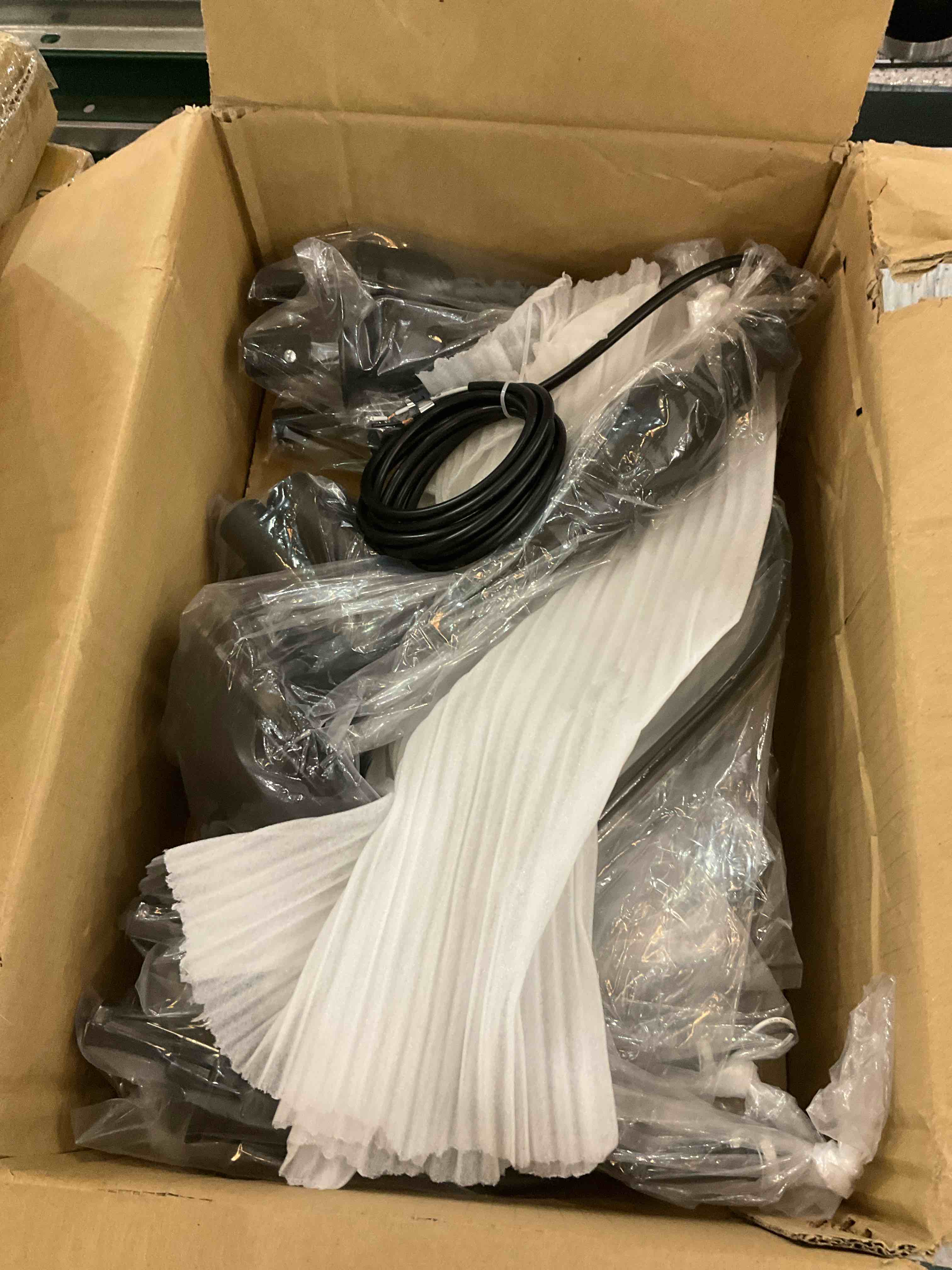 https://s3.amazonaws.com/lotting-images-prod/BargainHunt/EXS01026120_1710257497211.jpeg