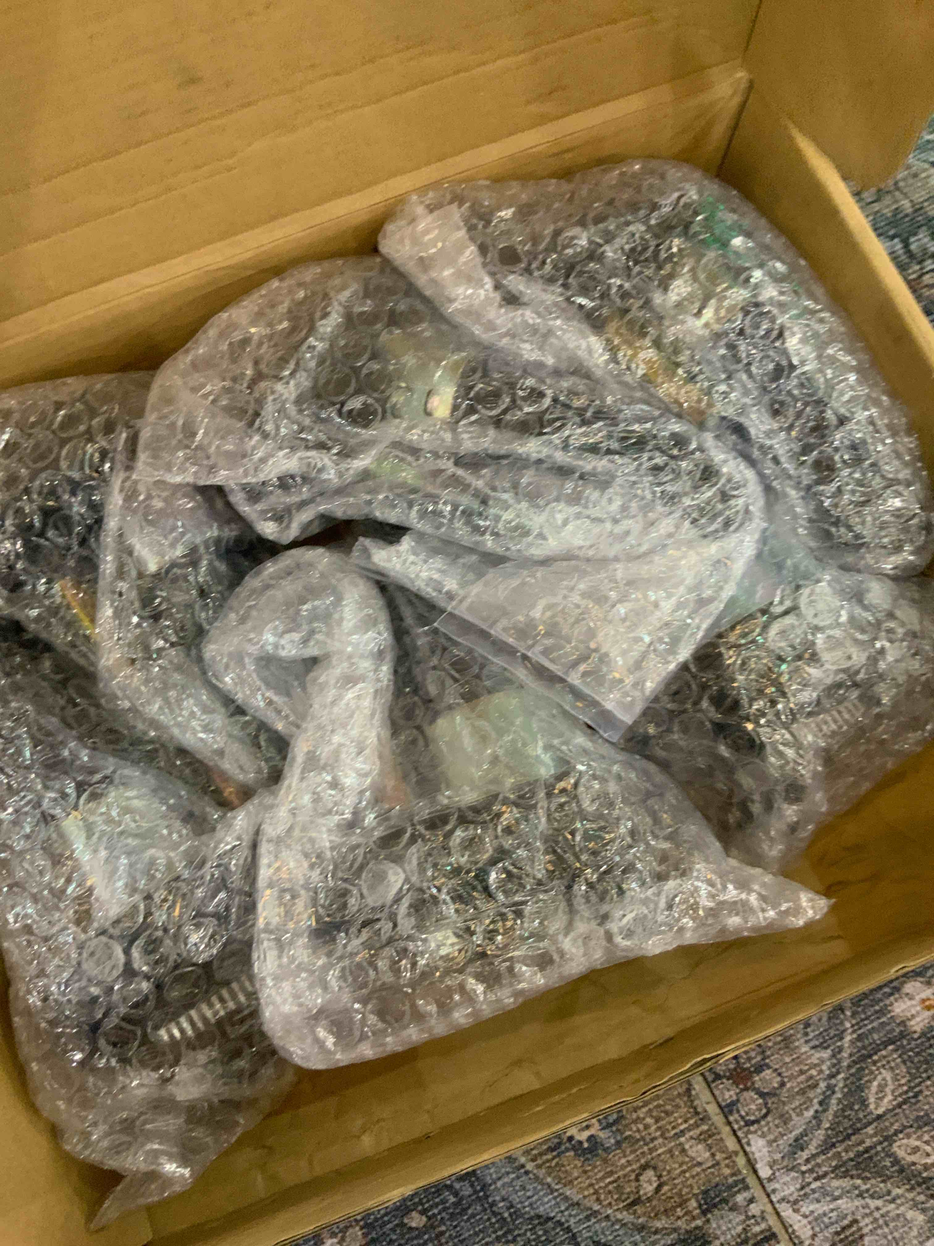 https://s3.amazonaws.com/lotting-images-prod/BargainHunt/EXS01026371_1711640402240.jpeg