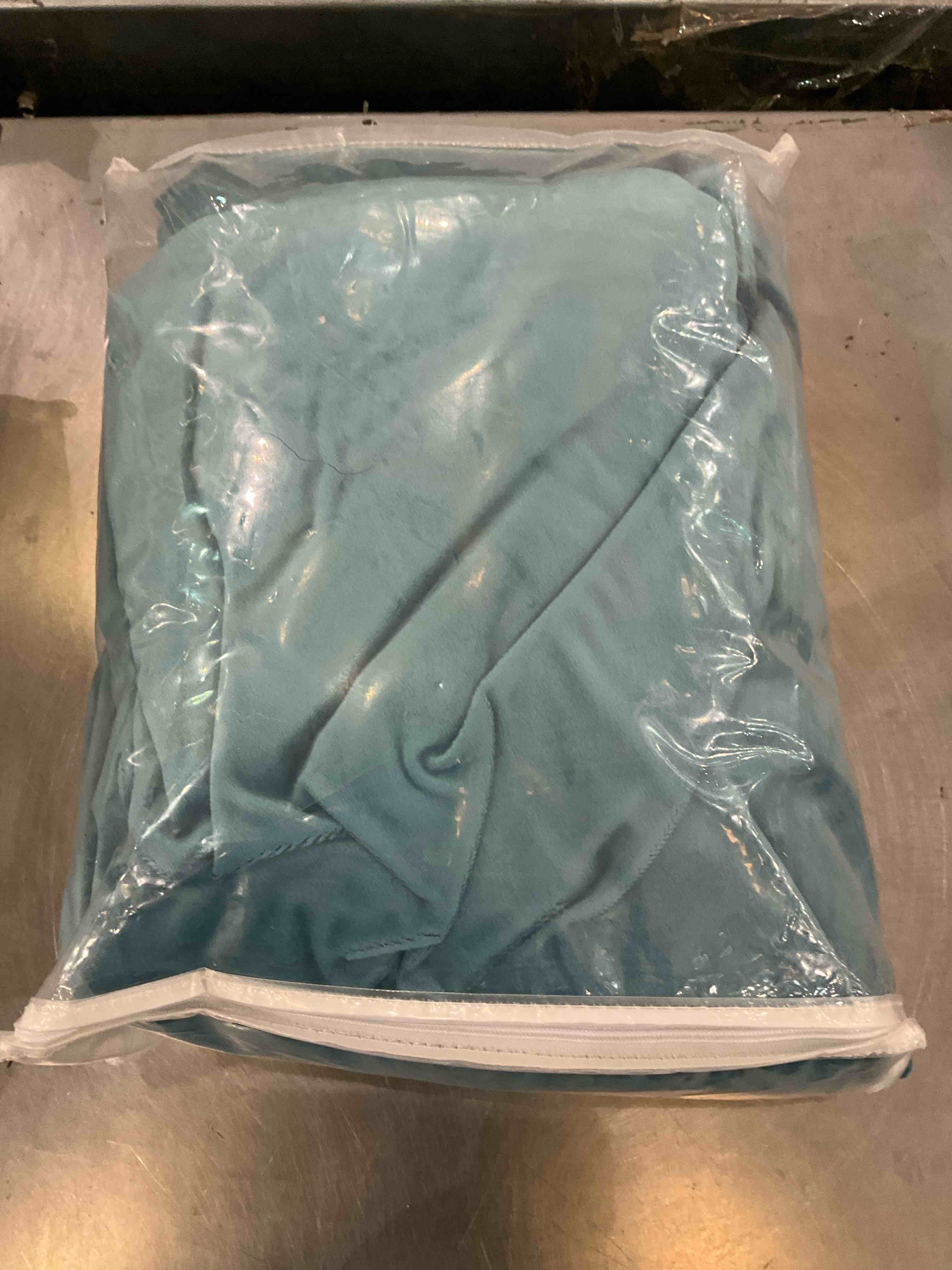 https://s3.amazonaws.com/lotting-images-prod/BargainHunt/EXS01026584_1707323492484.jpeg