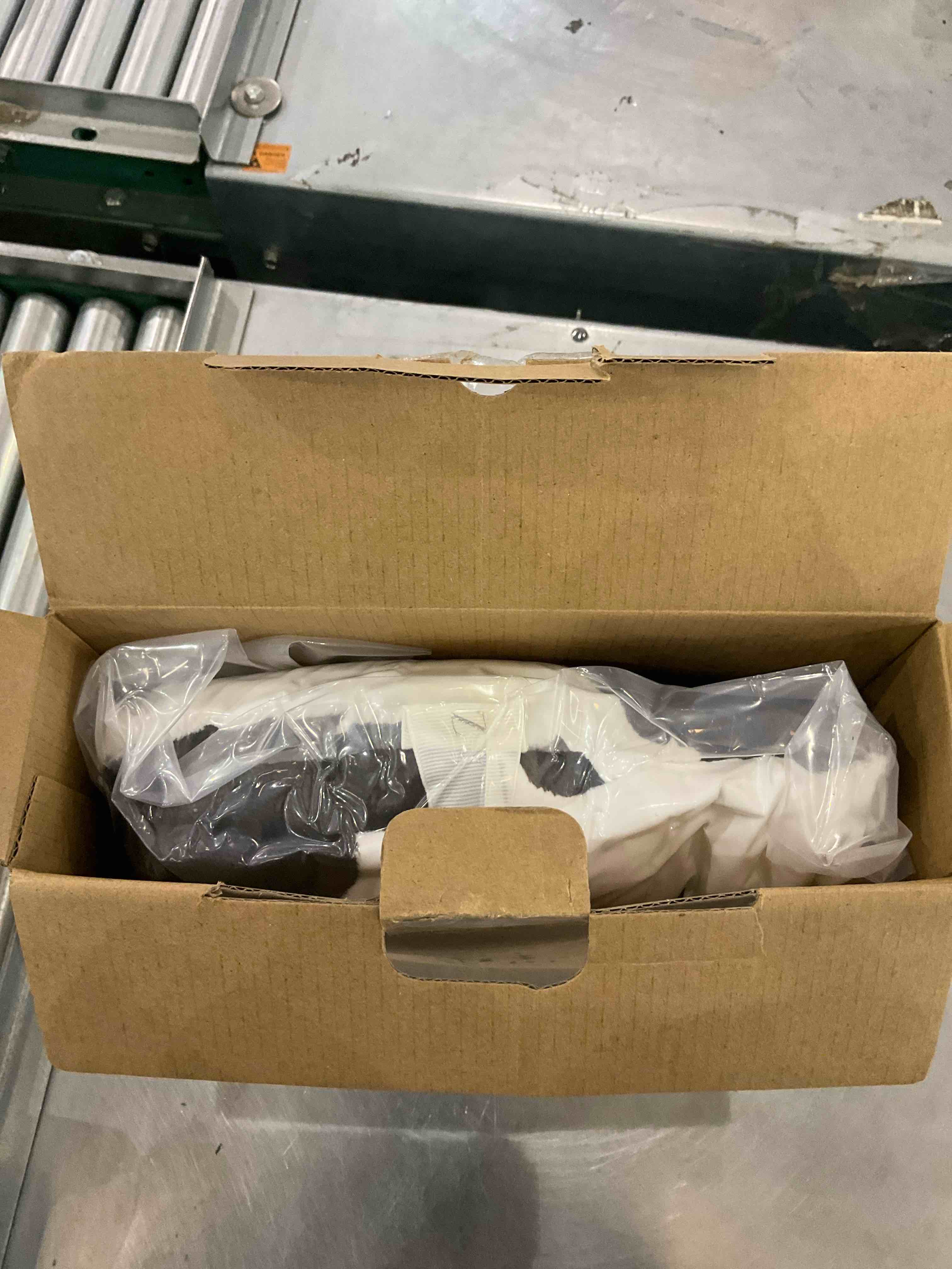 https://s3.amazonaws.com/lotting-images-prod/BargainHunt/EXS01026775_1707404528606.jpeg