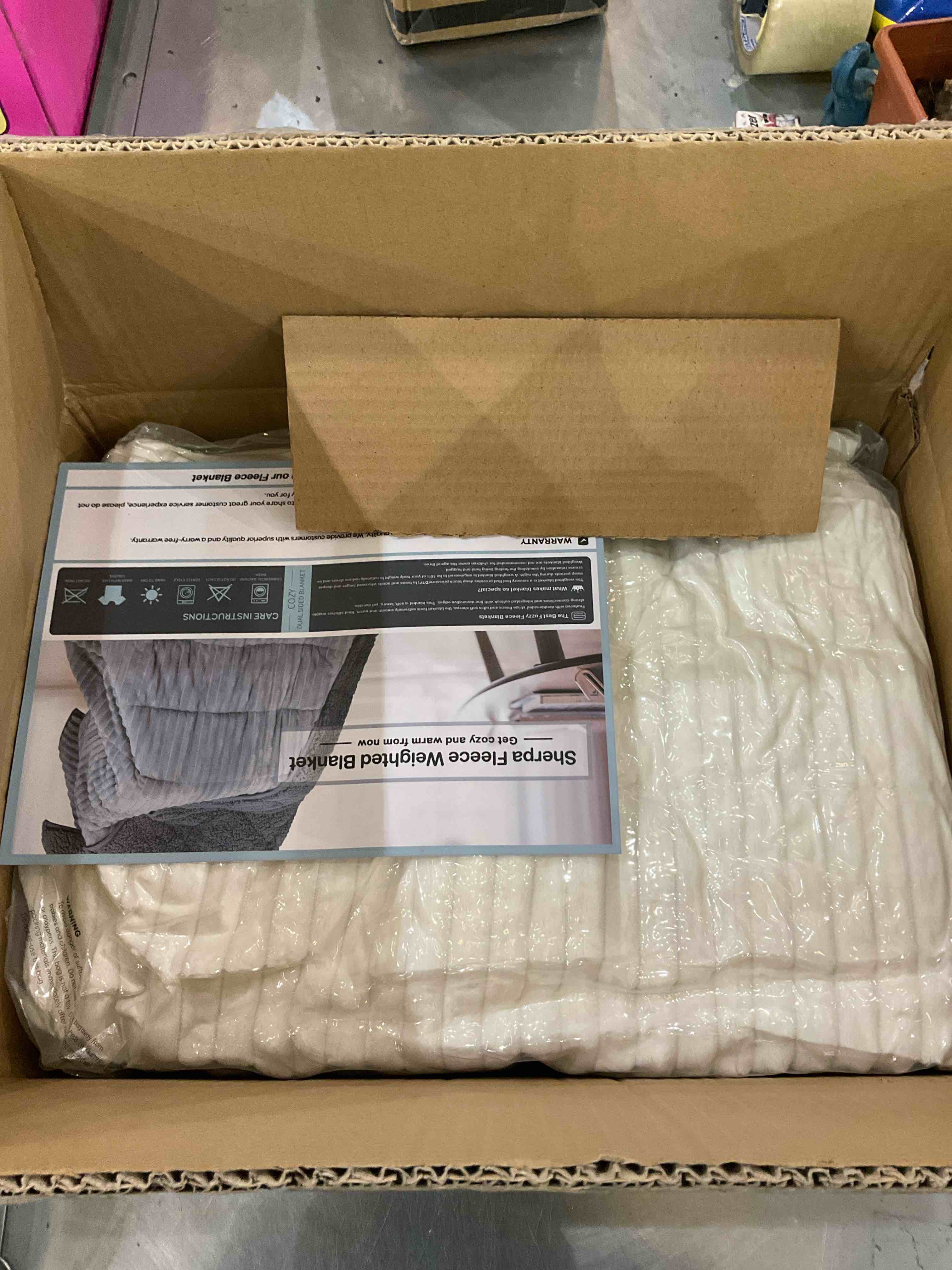 https://s3.amazonaws.com/lotting-images-prod/BargainHunt/EXS01026787_1707405824410.jpeg