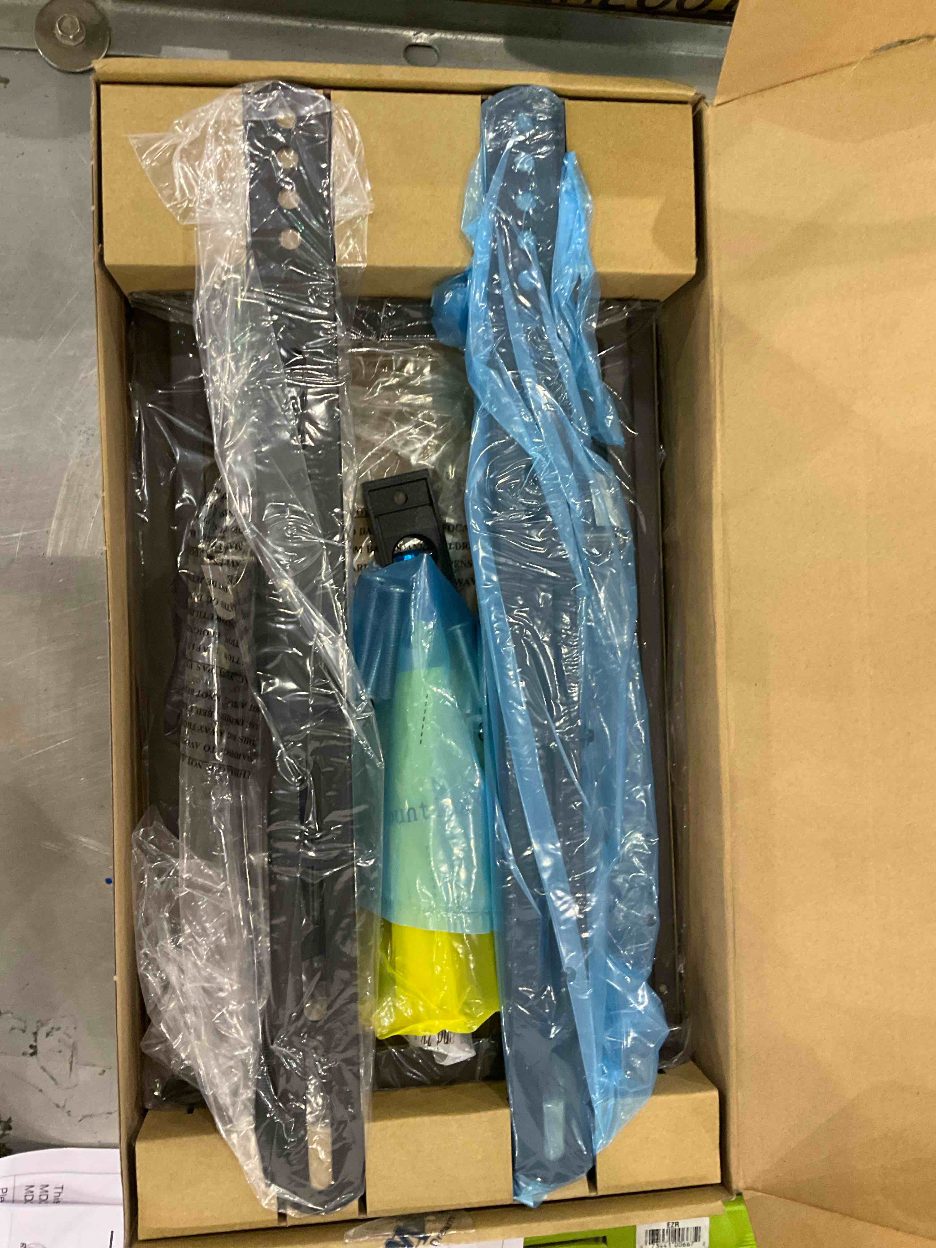 https://s3.amazonaws.com/lotting-images-prod/BargainHunt/EXS01026881_1707485072765.jpeg