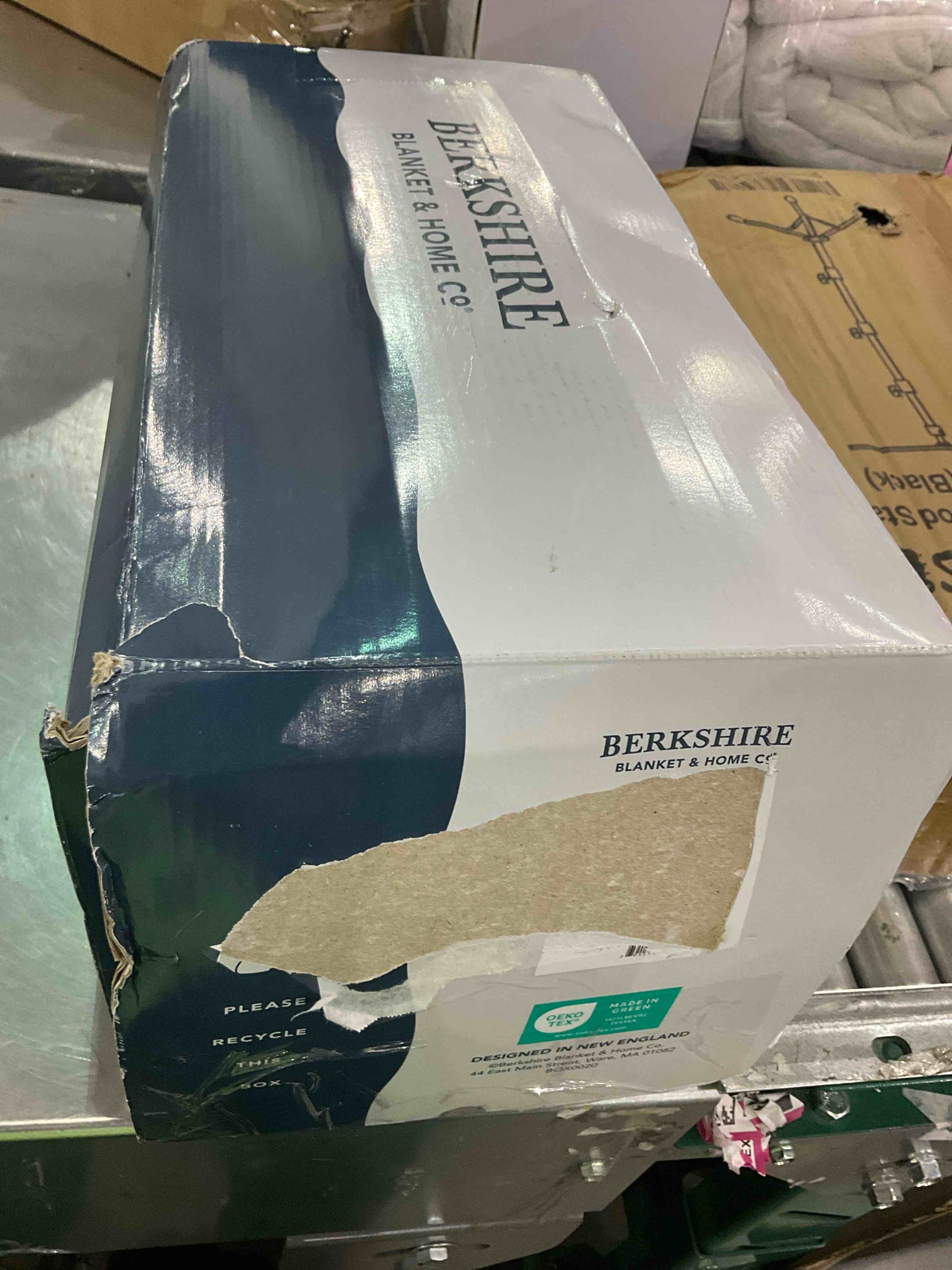 https://s3.amazonaws.com/lotting-images-prod/BargainHunt/EXS01027107_1707397112835.jpeg