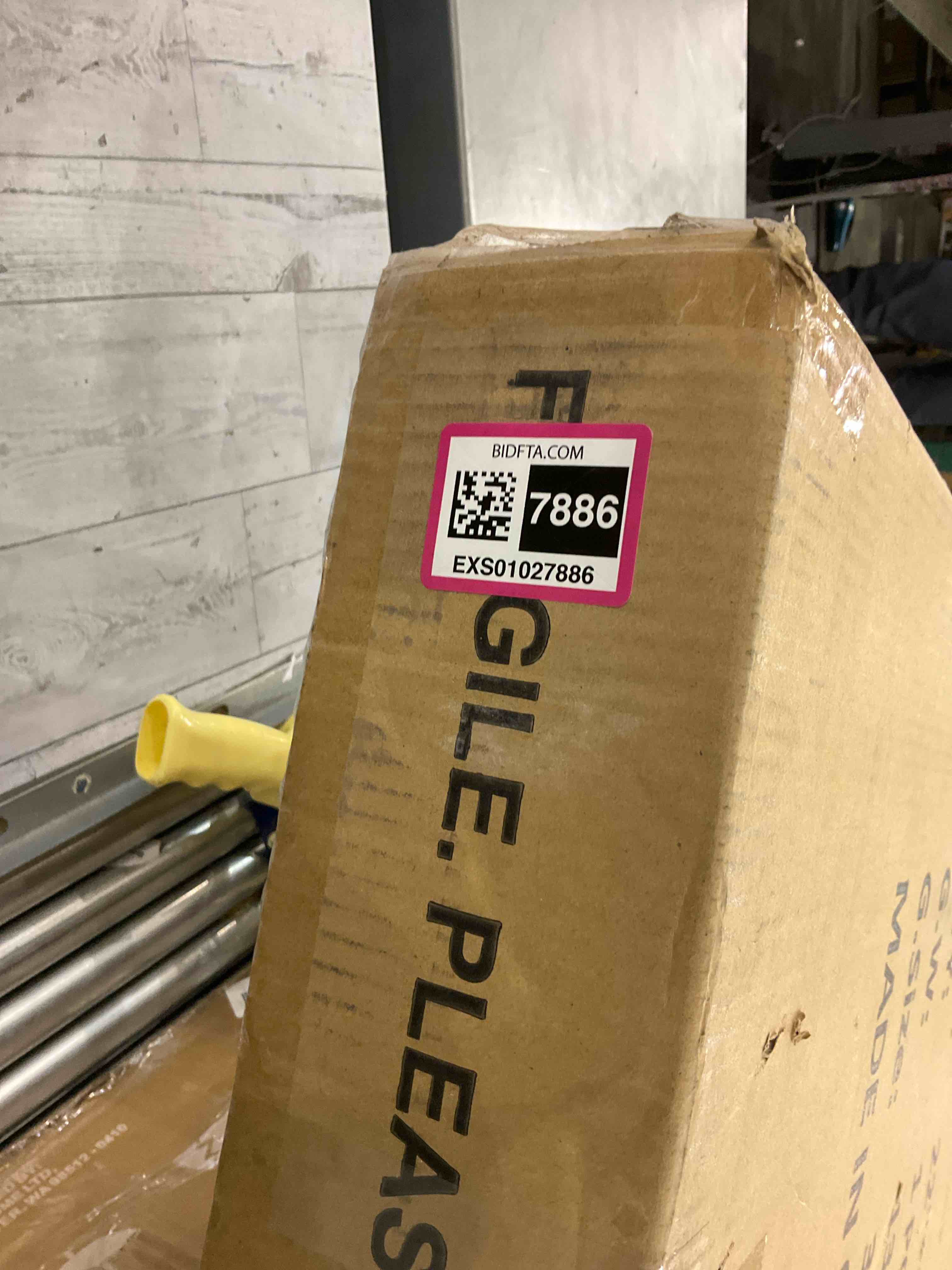 https://s3.amazonaws.com/lotting-images-prod/BargainHunt/EXS01027886_1707752147007.jpeg