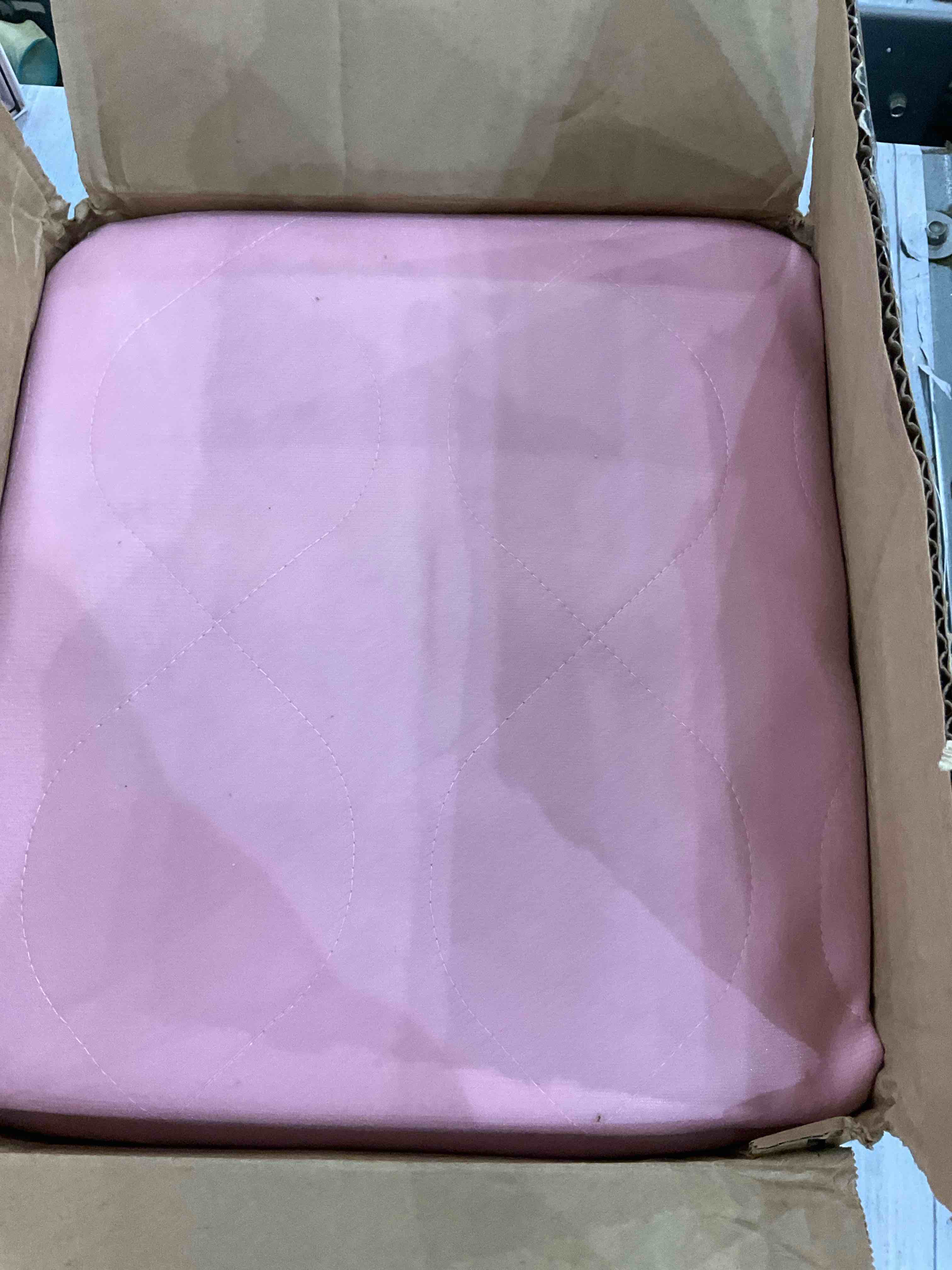 https://s3.amazonaws.com/lotting-images-prod/BargainHunt/EXS01027888_1707752562610.jpeg