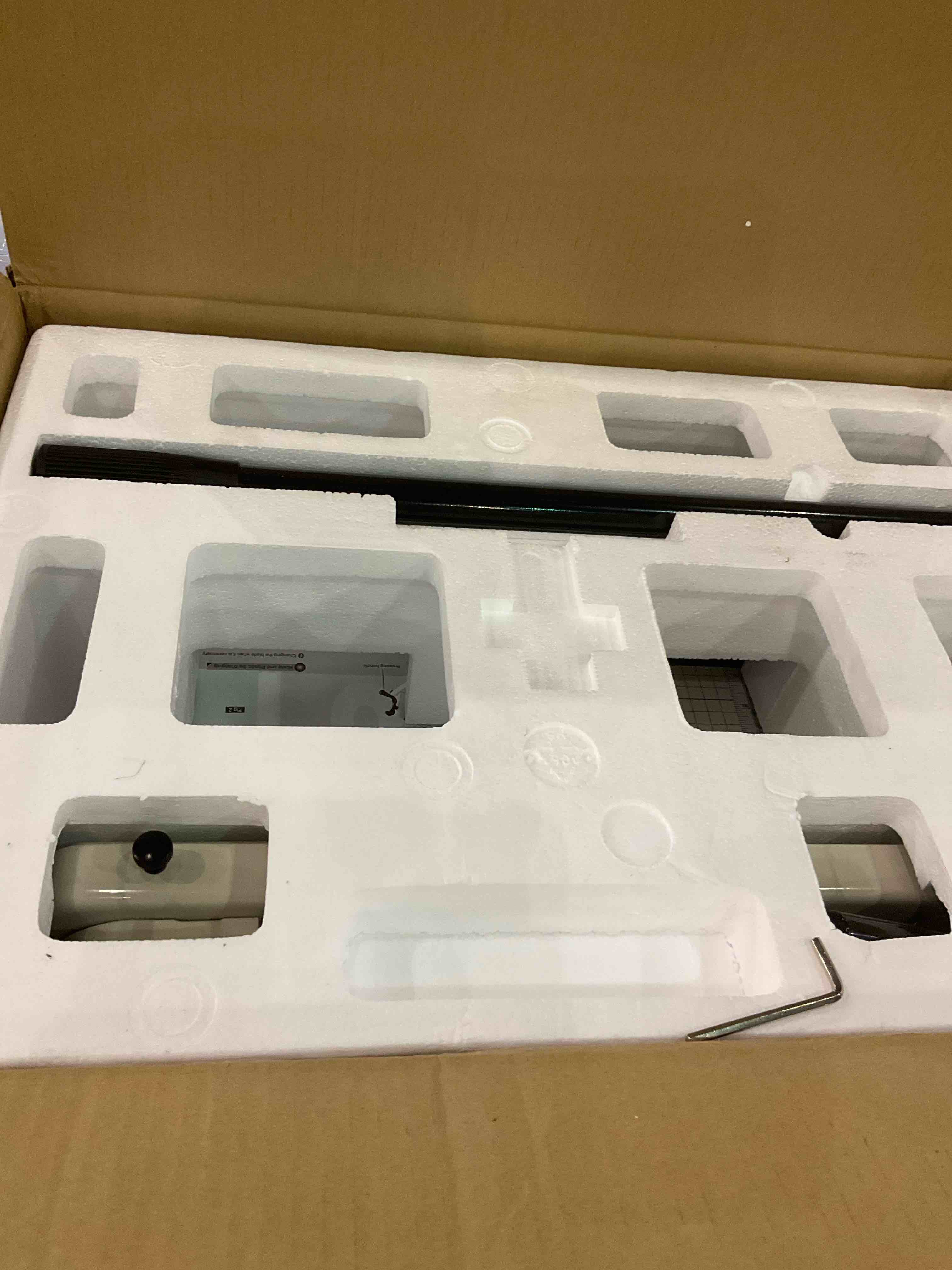 https://s3.amazonaws.com/lotting-images-prod/BargainHunt/EXS01028033_1708692060735.jpeg