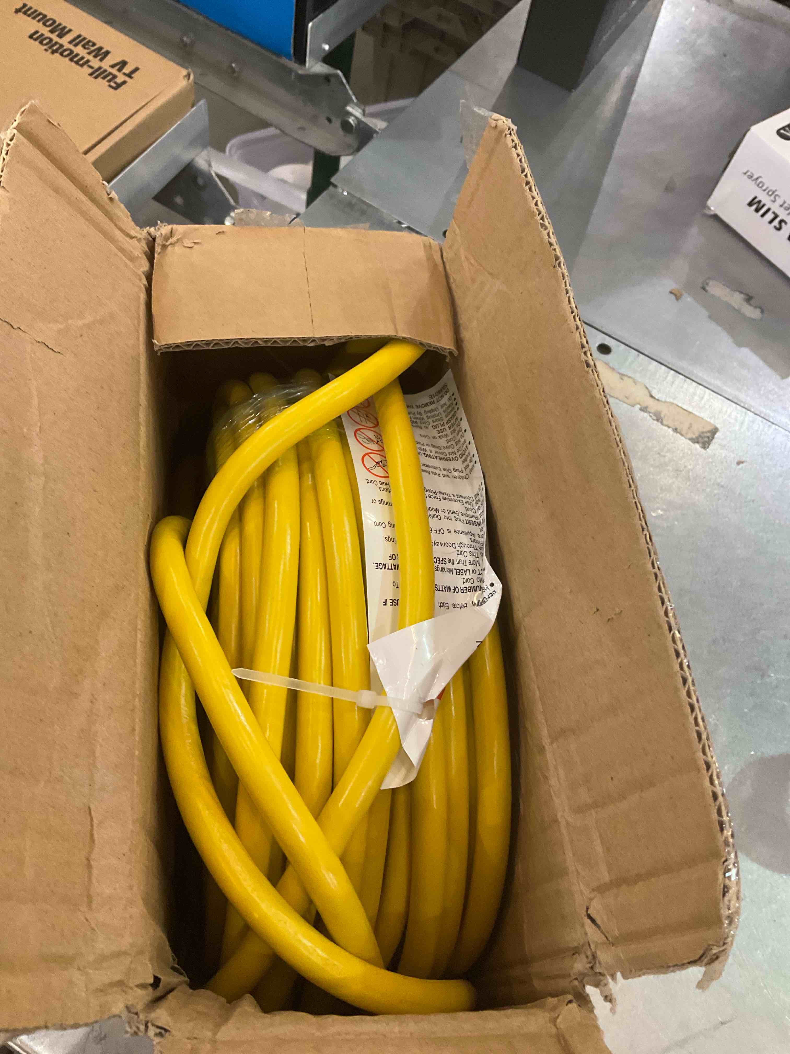 https://s3.amazonaws.com/lotting-images-prod/BargainHunt/EXS01028141_1708716551809.jpeg
