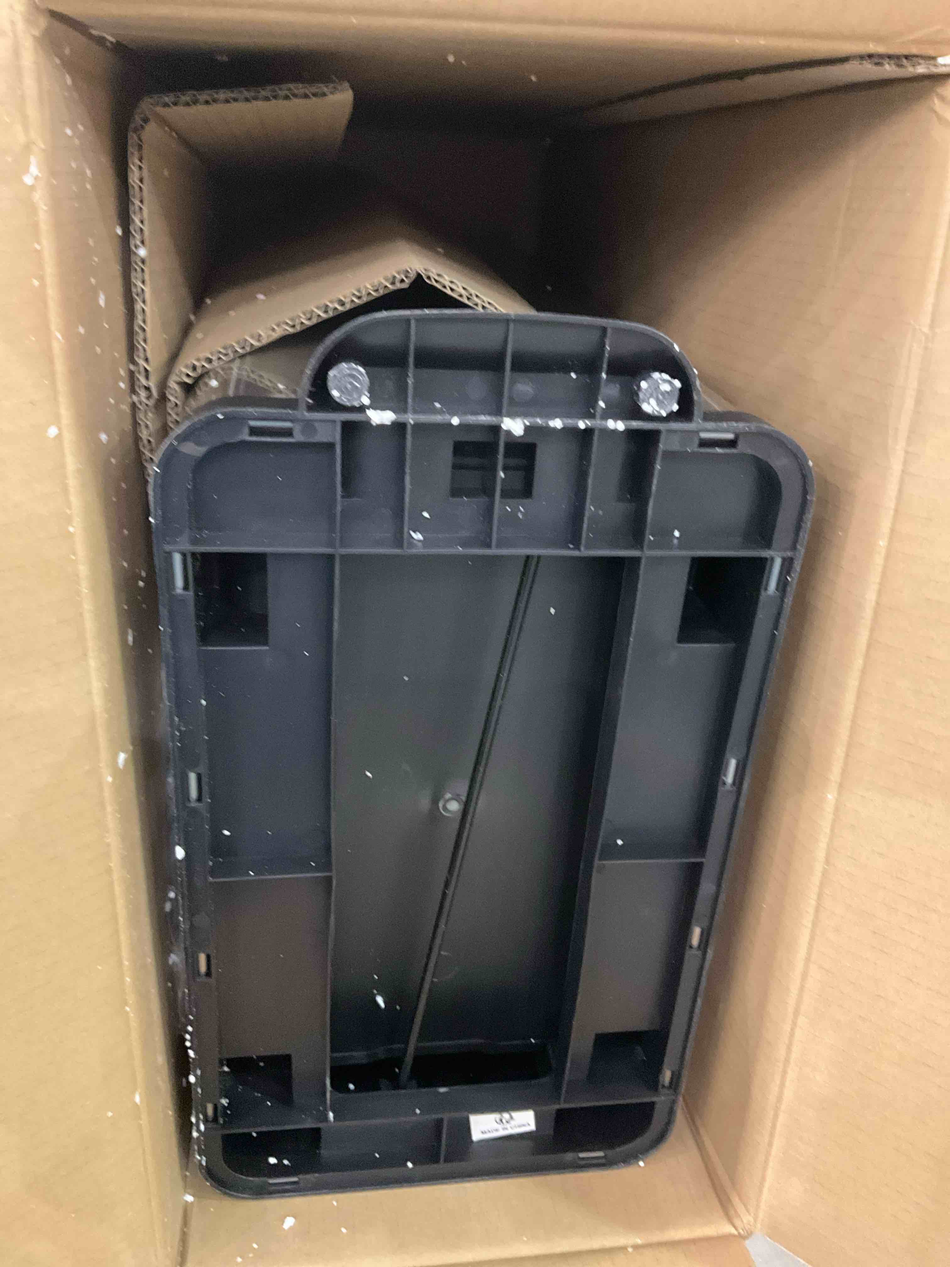 https://s3.amazonaws.com/lotting-images-prod/BargainHunt/EXS01028306_1709150343656.jpeg