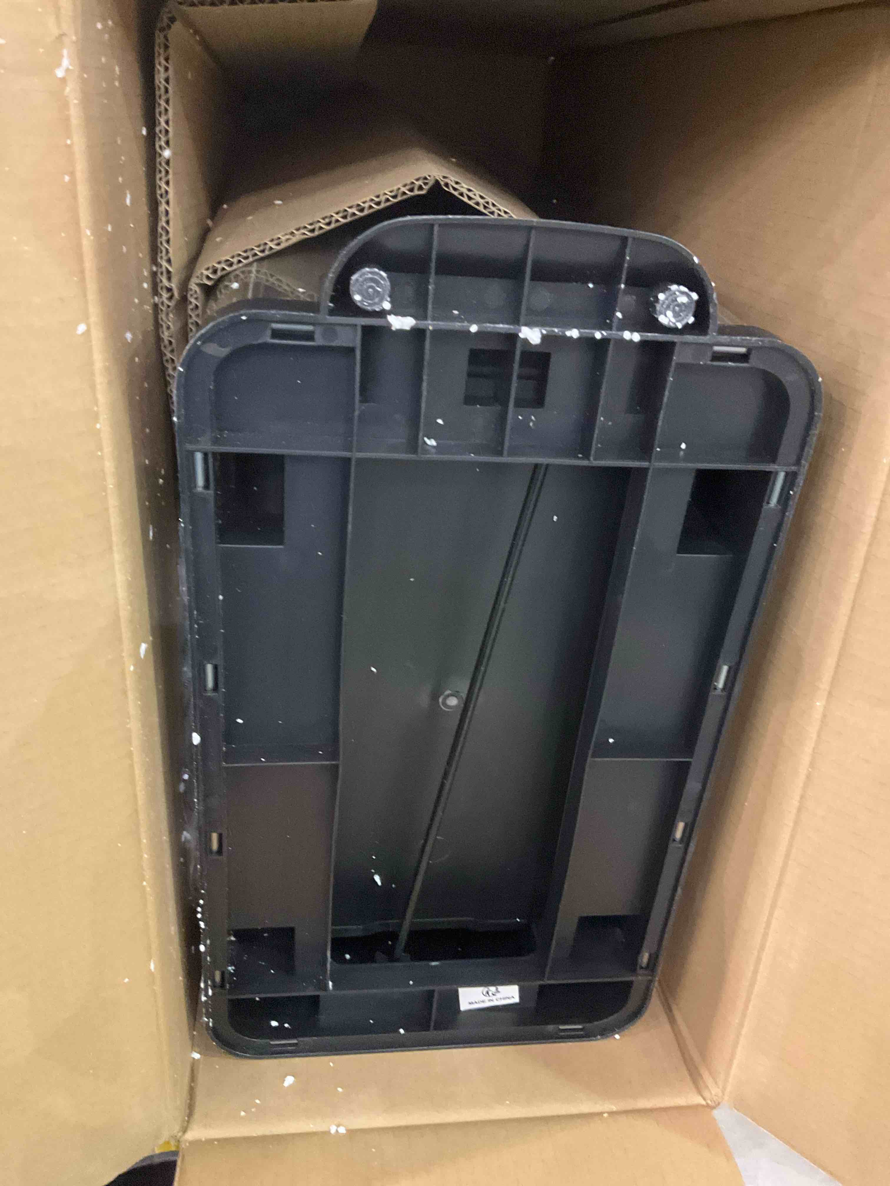 https://s3.amazonaws.com/lotting-images-prod/BargainHunt/EXS01028306_1709150345065.jpeg