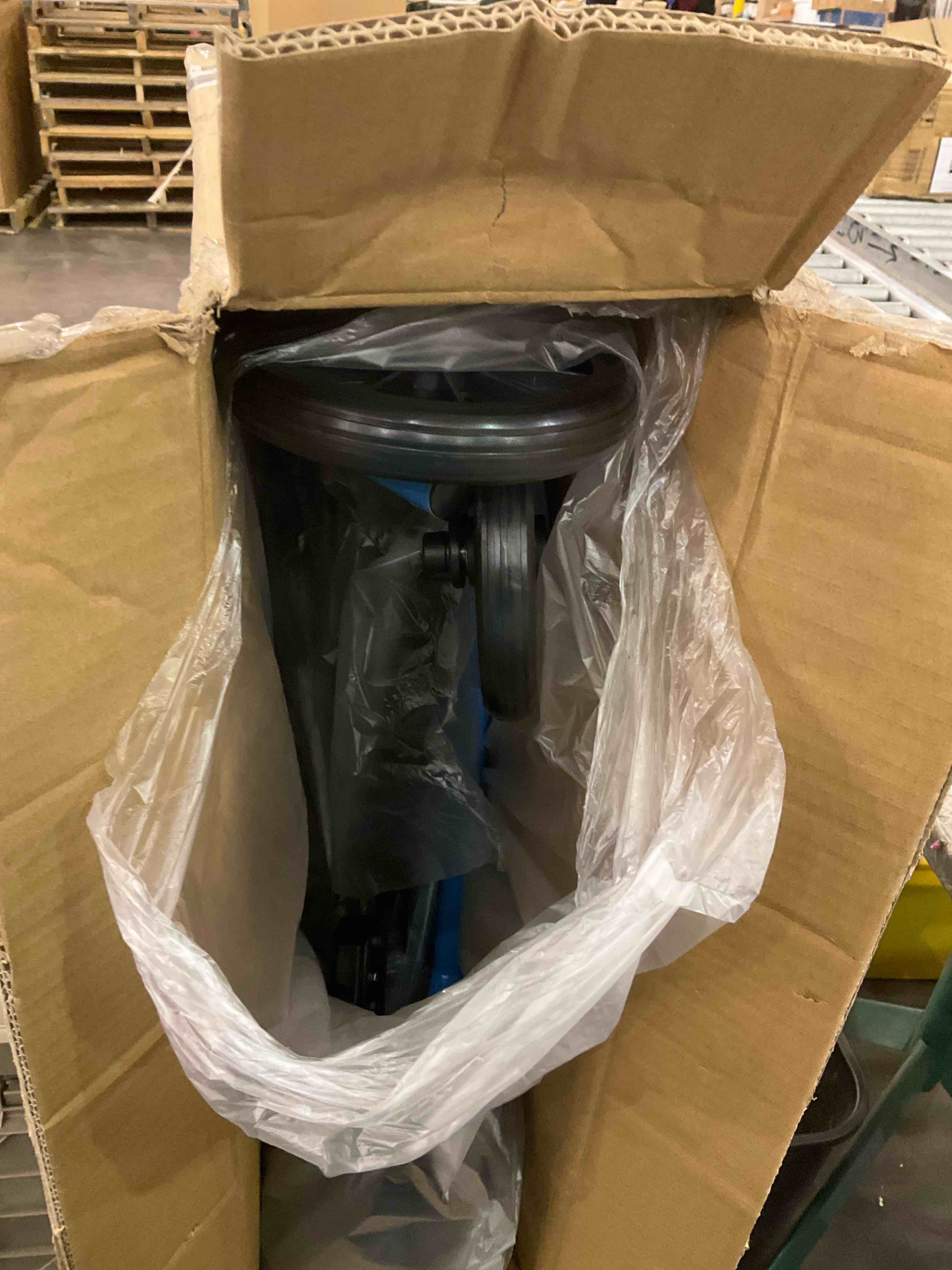 https://s3.amazonaws.com/lotting-images-prod/BargainHunt/EXS01028307_1709150517983.jpeg