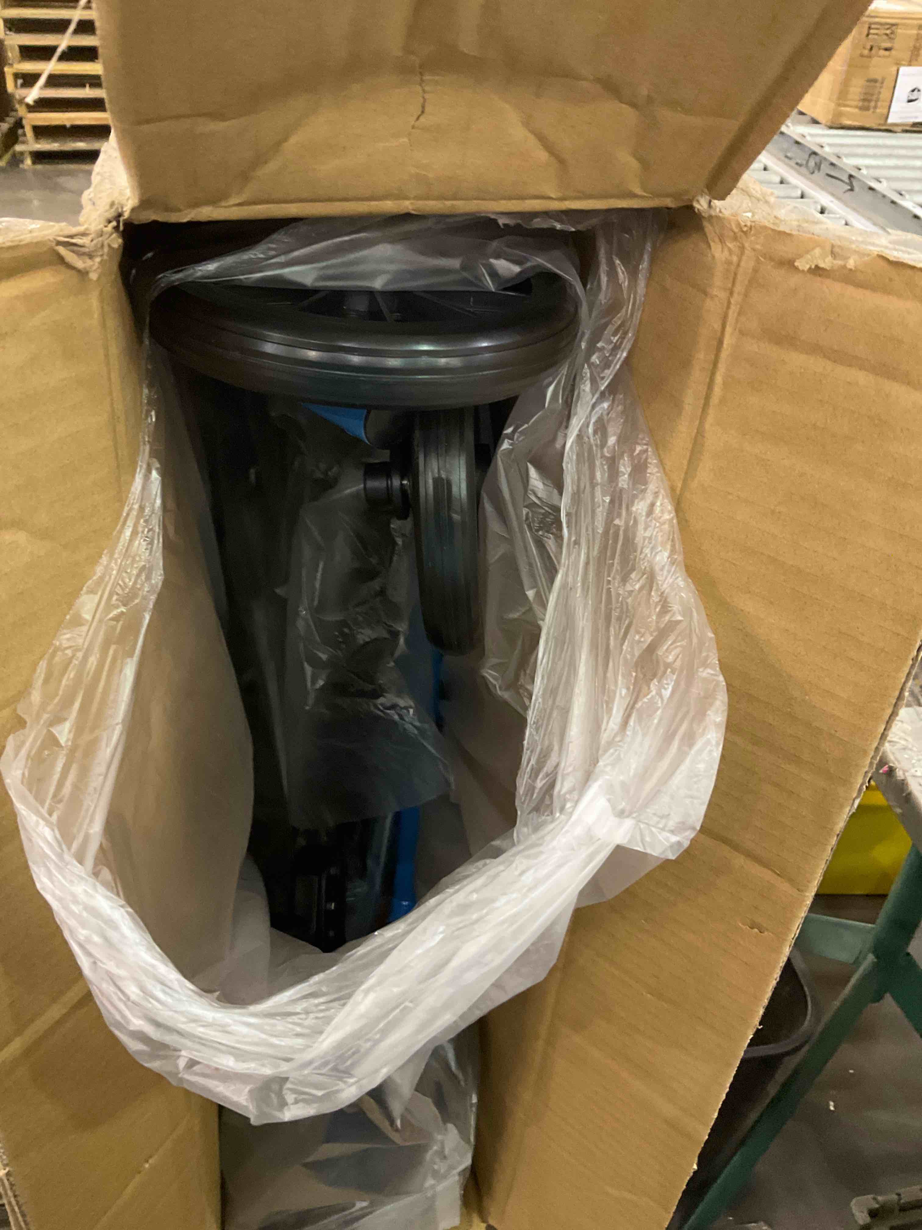 https://s3.amazonaws.com/lotting-images-prod/BargainHunt/EXS01028307_1709150520711.jpeg