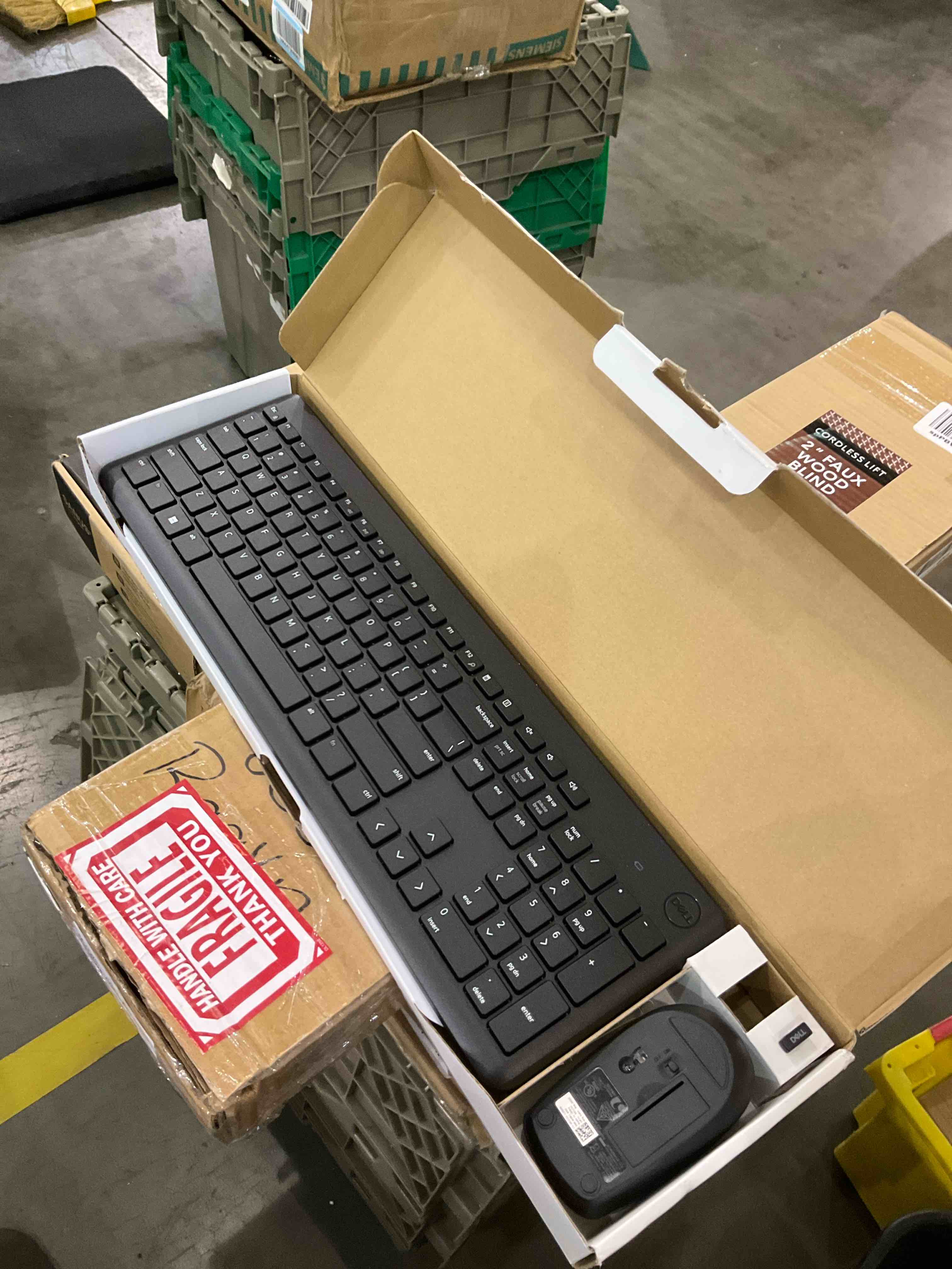 https://s3.amazonaws.com/lotting-images-prod/BargainHunt/EXS01028342_1709213636667.jpeg