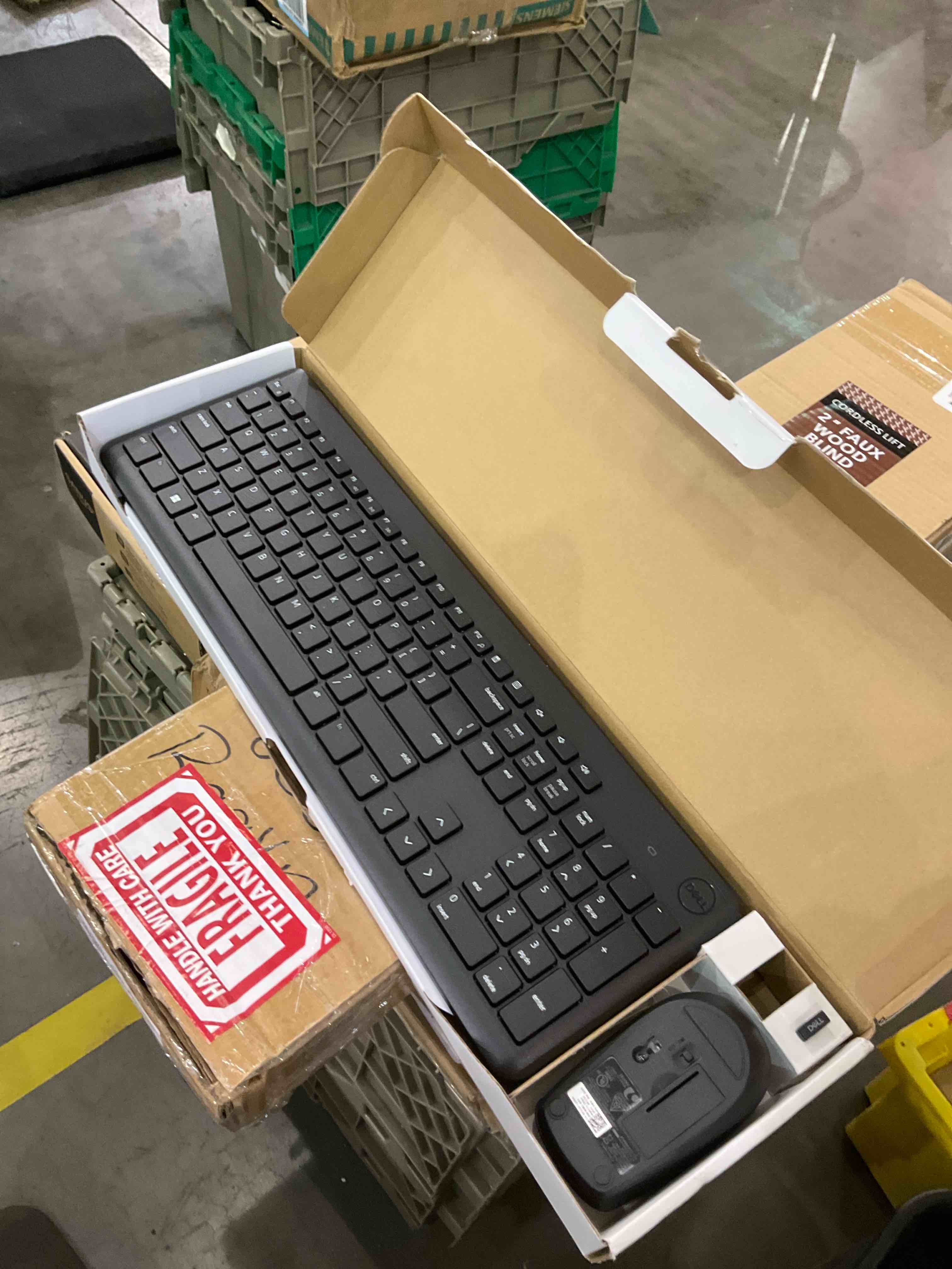 https://s3.amazonaws.com/lotting-images-prod/BargainHunt/EXS01028342_1709213638207.jpeg