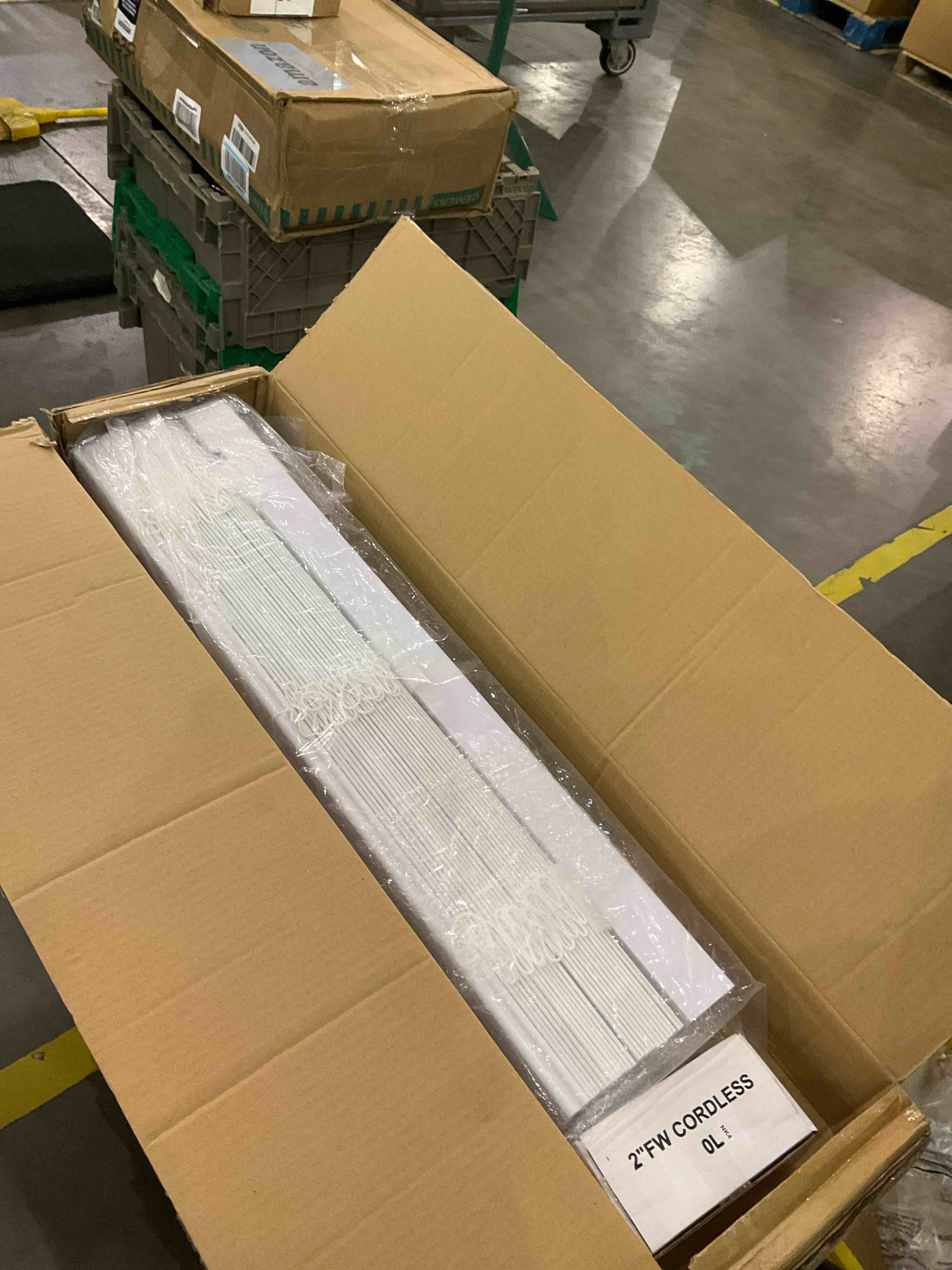 https://s3.amazonaws.com/lotting-images-prod/BargainHunt/EXS01028343_1709213784059.jpeg