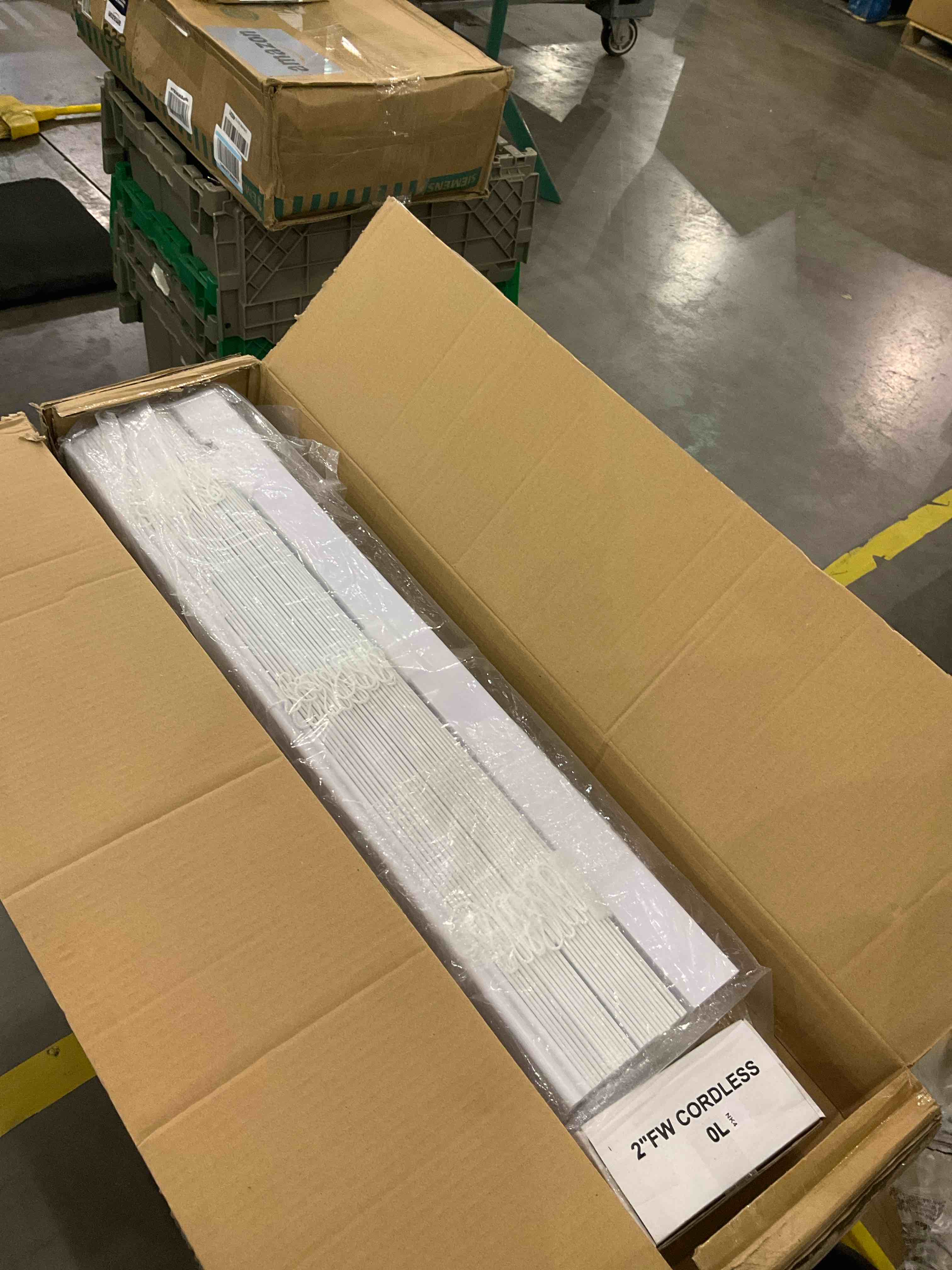 https://s3.amazonaws.com/lotting-images-prod/BargainHunt/EXS01028343_1709213785076.jpeg