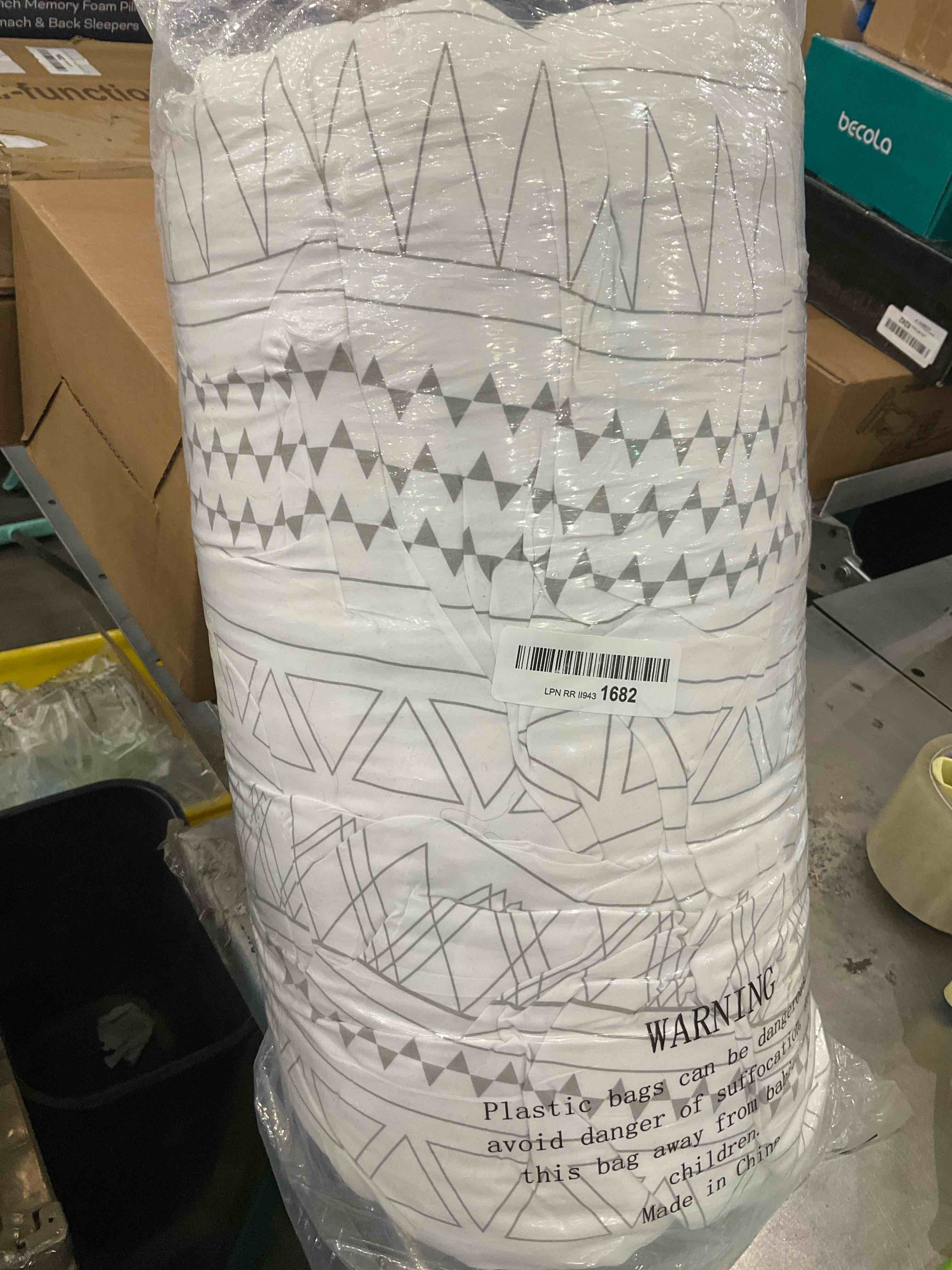 https://s3.amazonaws.com/lotting-images-prod/BargainHunt/EXS01028389_1709223639513.jpeg