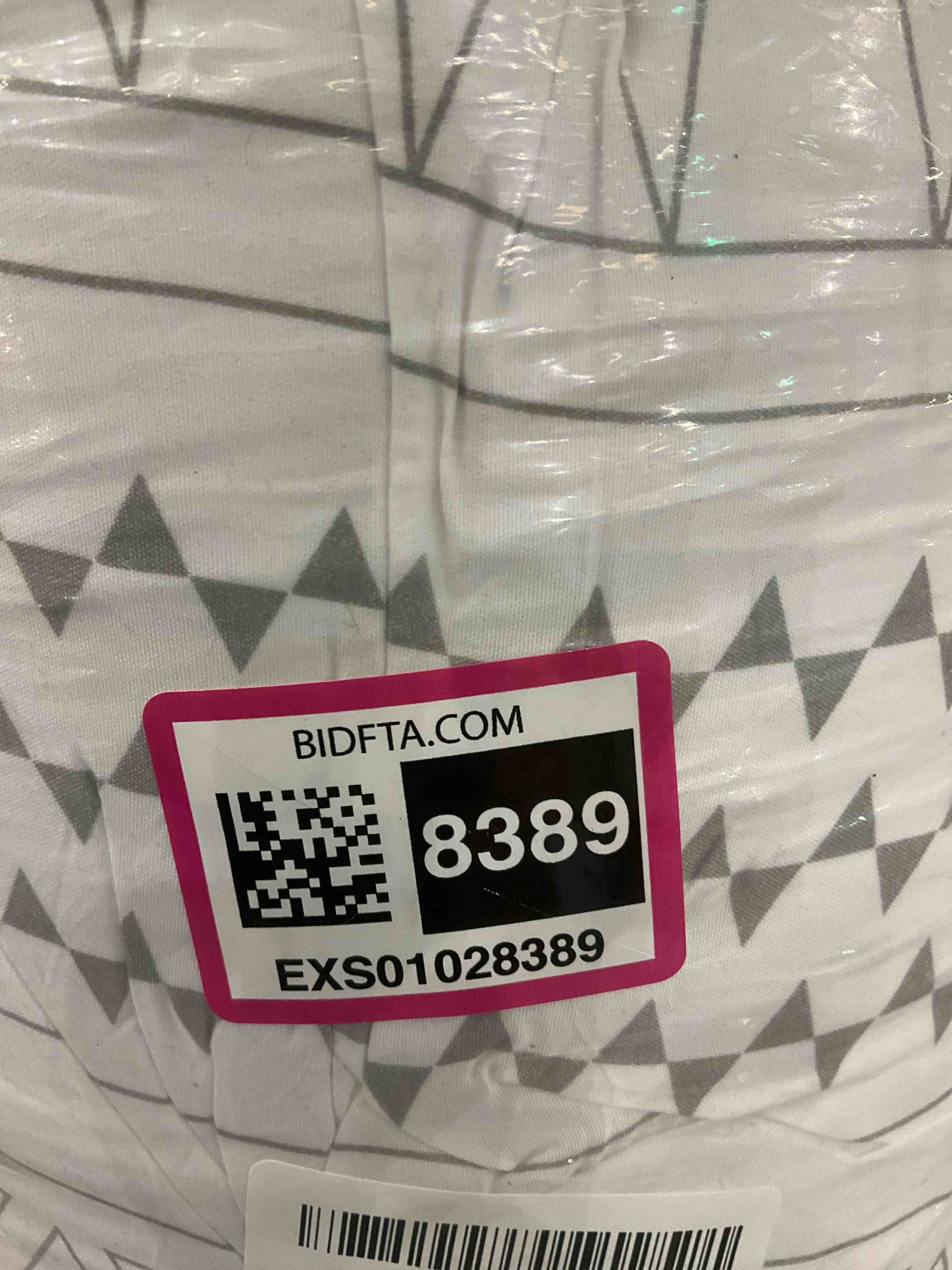 https://s3.amazonaws.com/lotting-images-prod/BargainHunt/EXS01028389_1709223651740.jpeg