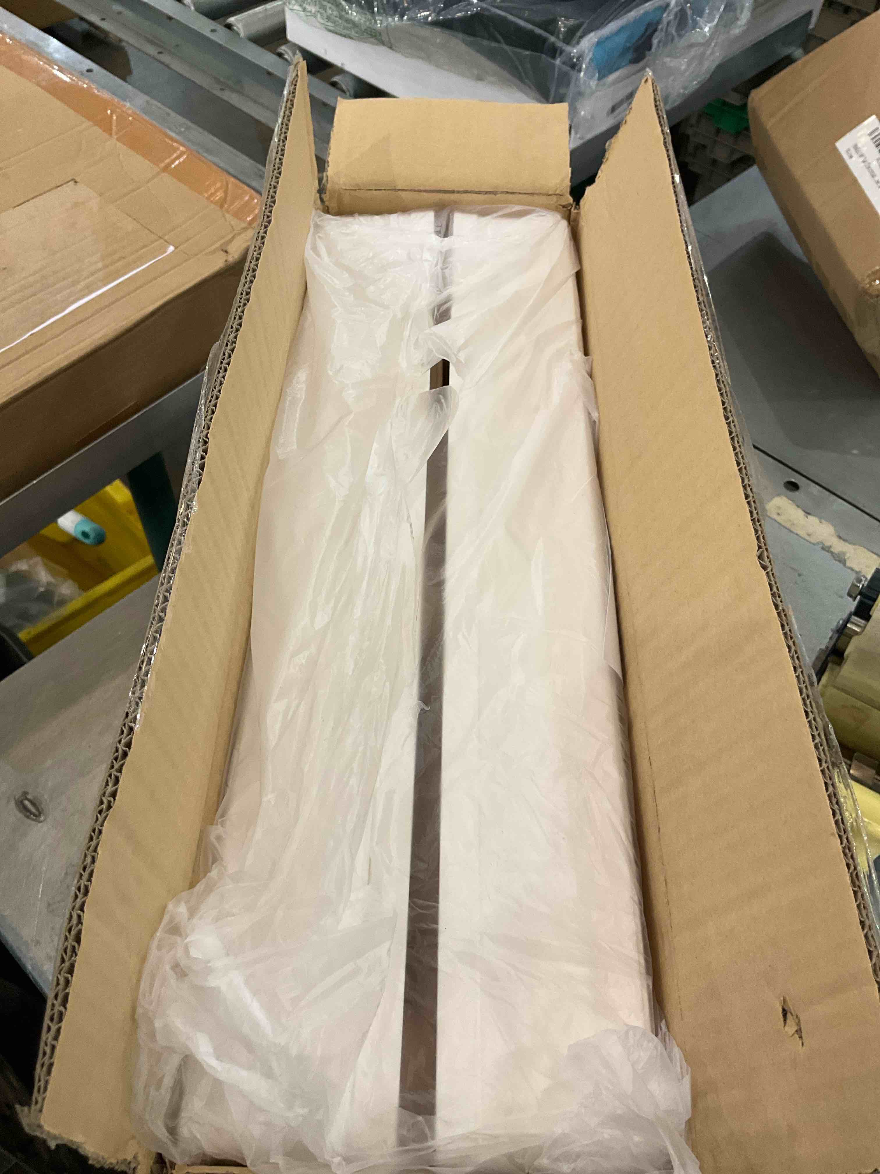 https://s3.amazonaws.com/lotting-images-prod/BargainHunt/EXS01028412_1709228816932.jpeg