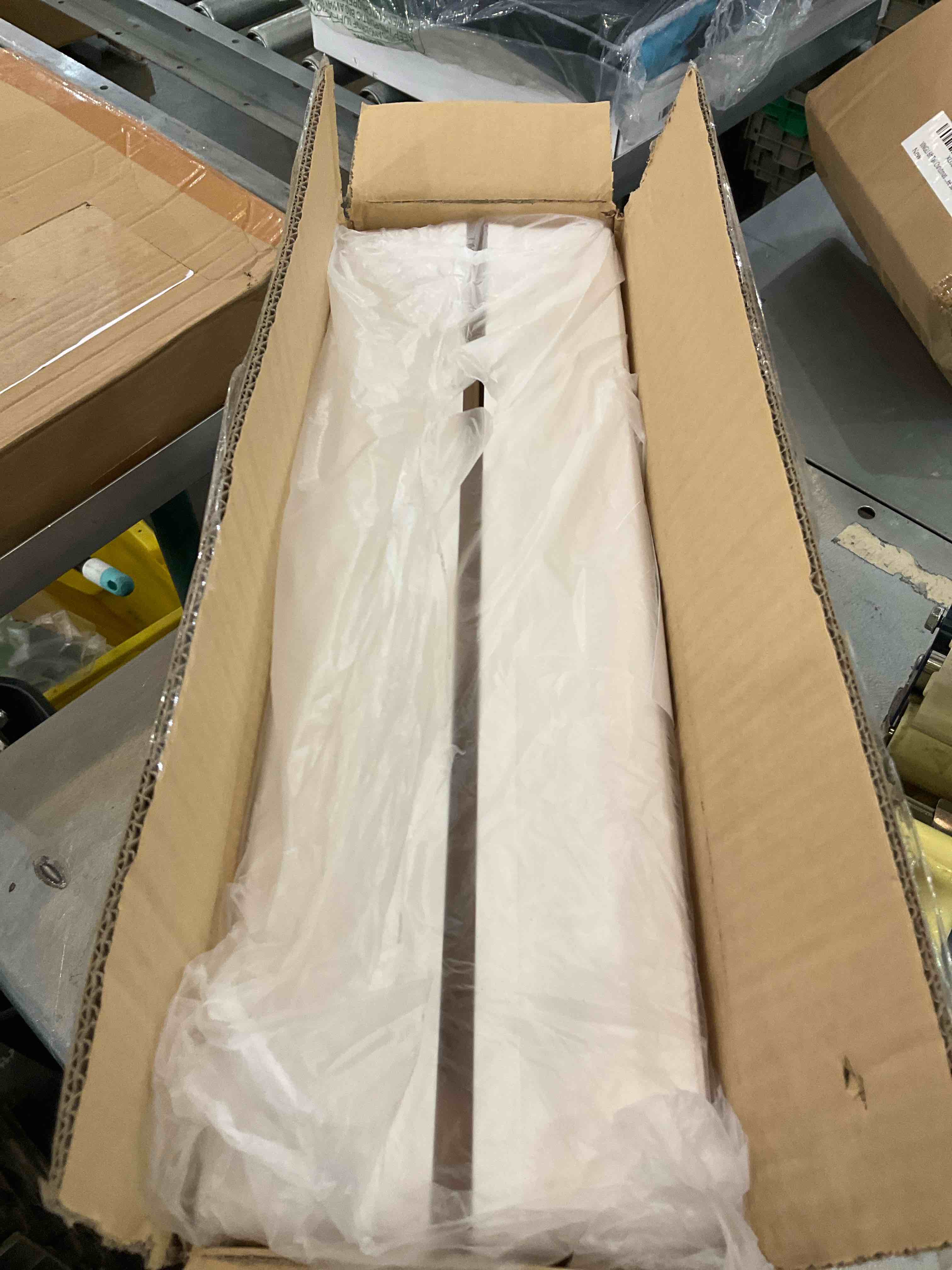 https://s3.amazonaws.com/lotting-images-prod/BargainHunt/EXS01028412_1709228818779.jpeg