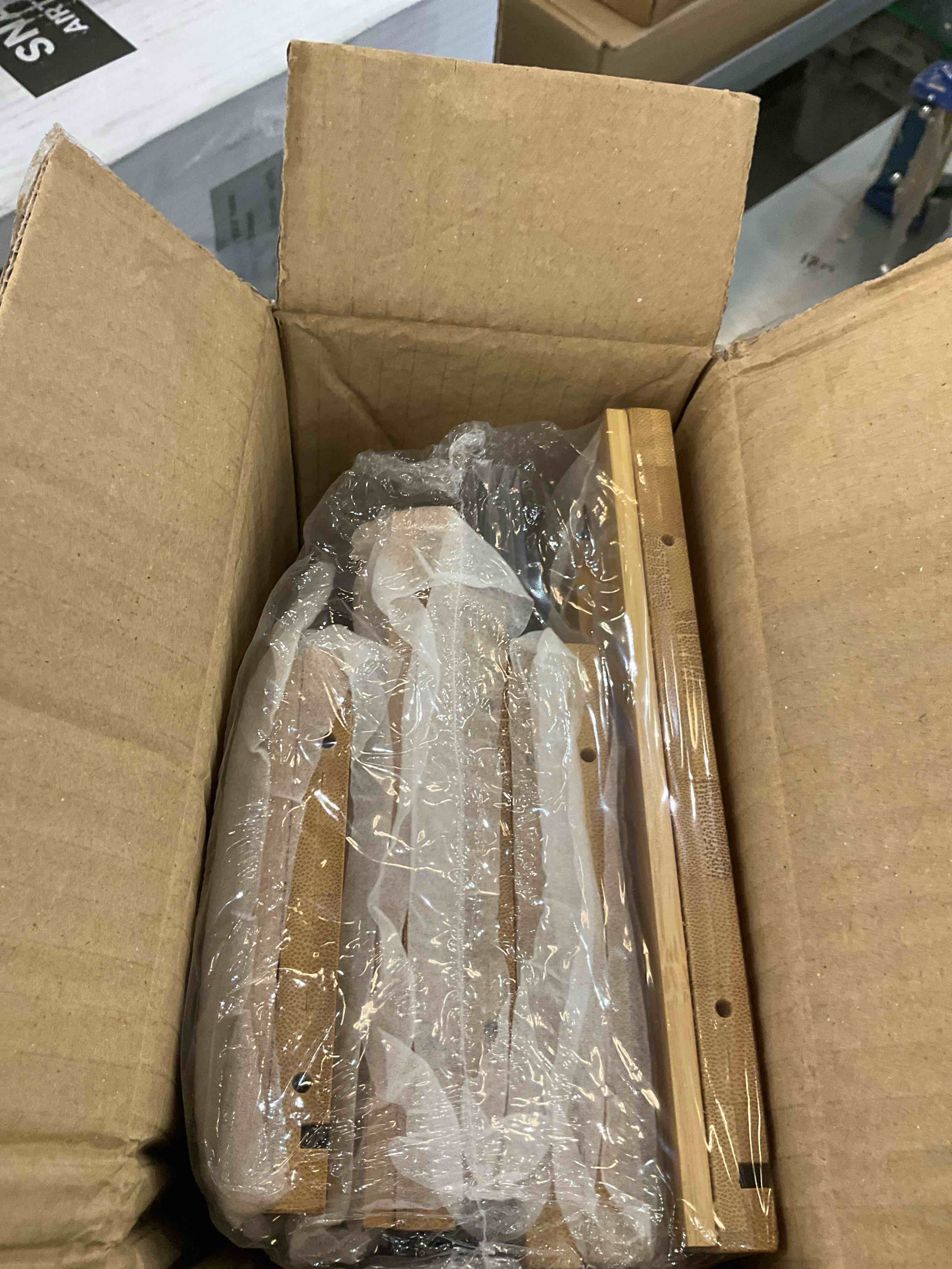 https://s3.amazonaws.com/lotting-images-prod/BargainHunt/EXS01028425_1709230613982.jpeg