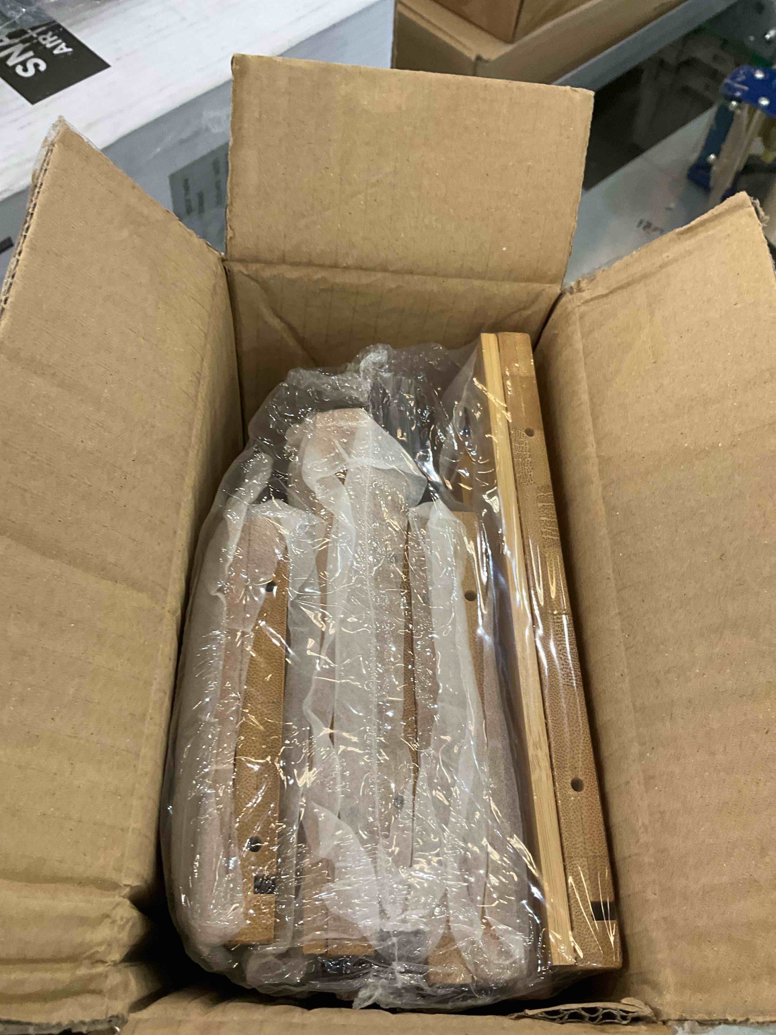 https://s3.amazonaws.com/lotting-images-prod/BargainHunt/EXS01028425_1709230615529.jpeg