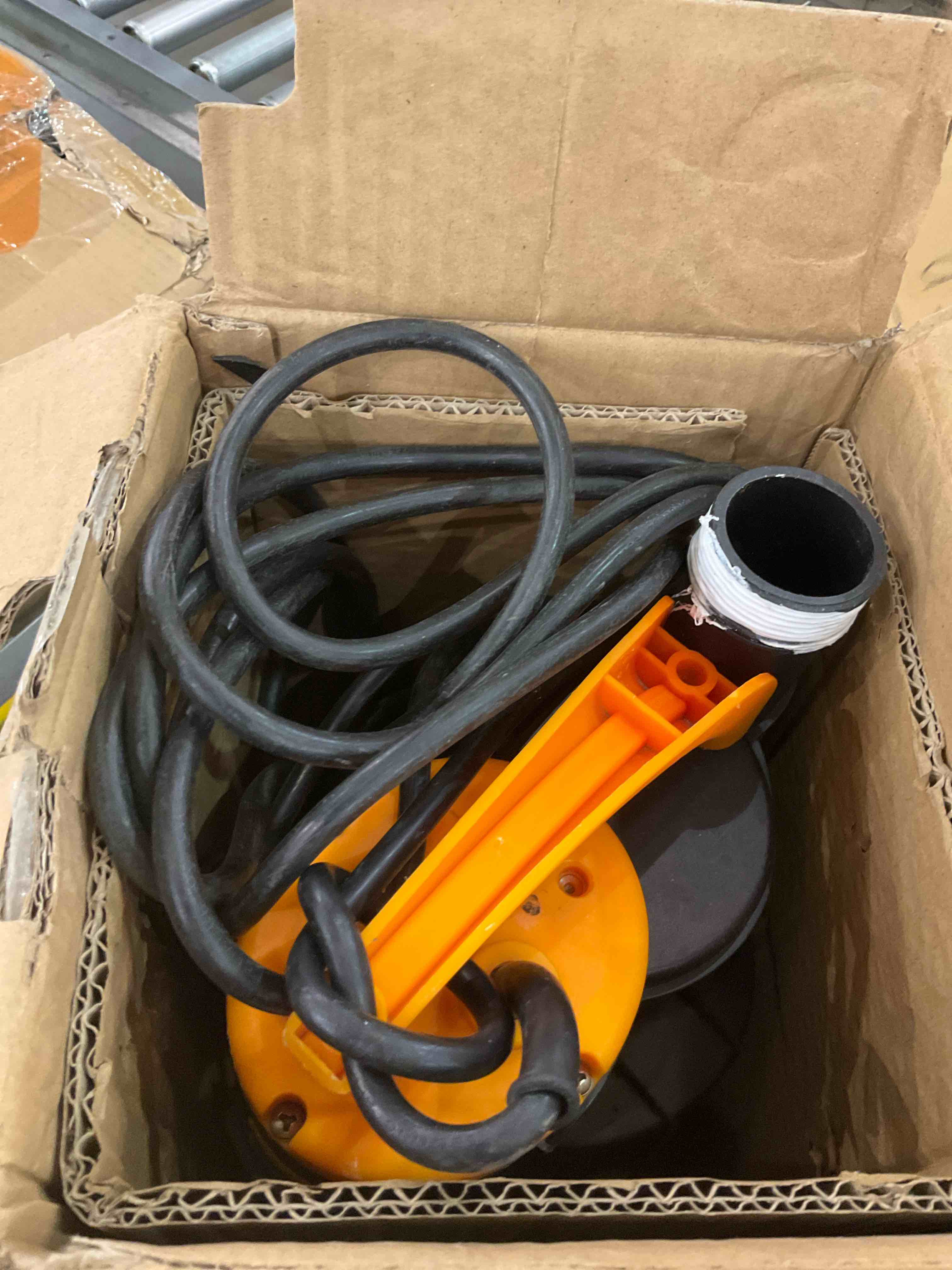 https://s3.amazonaws.com/lotting-images-prod/BargainHunt/EXS01028451_1709235342193.jpeg