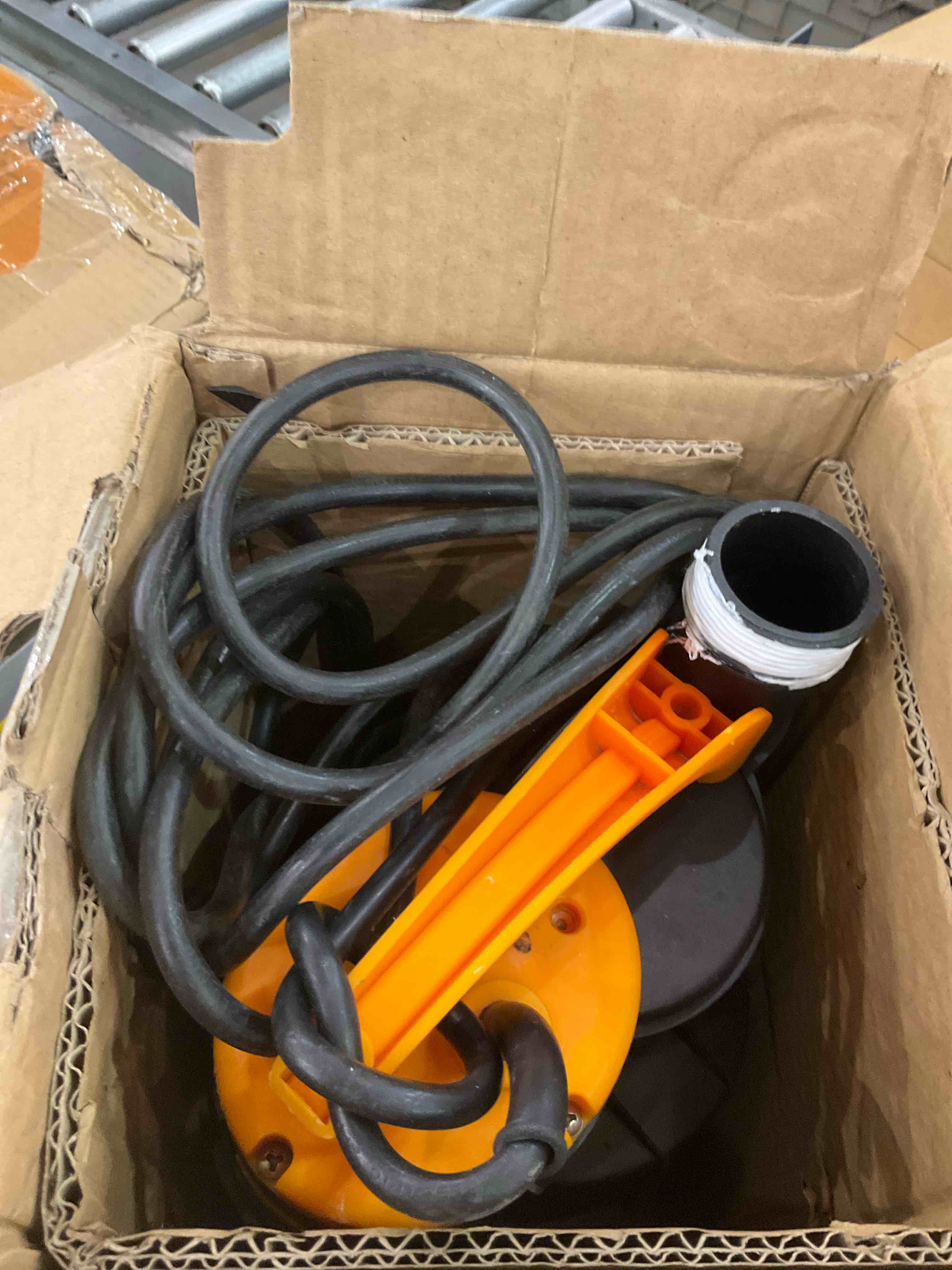 https://s3.amazonaws.com/lotting-images-prod/BargainHunt/EXS01028451_1709235343440.jpeg