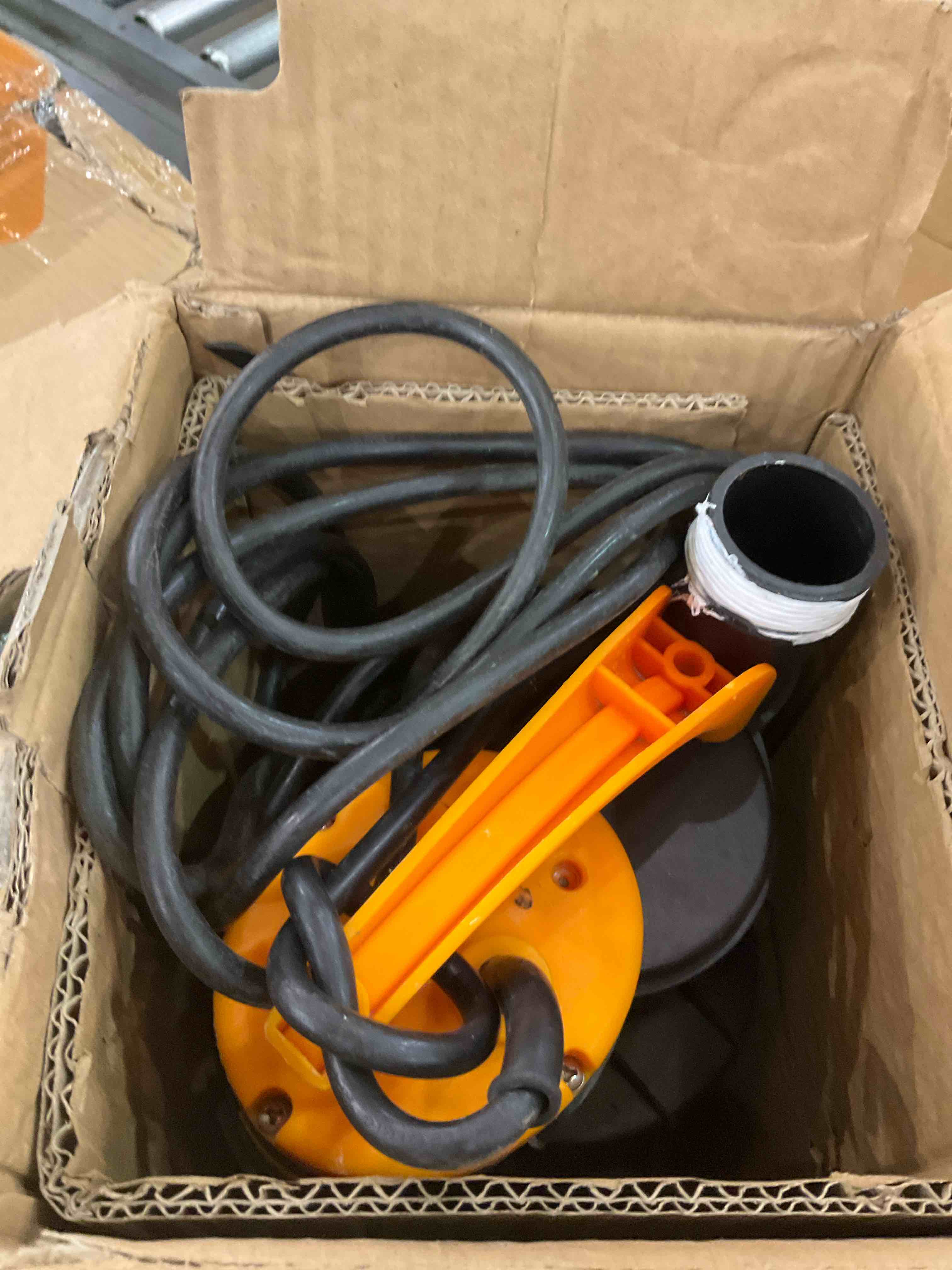 https://s3.amazonaws.com/lotting-images-prod/BargainHunt/EXS01028451_1709235344738.jpeg