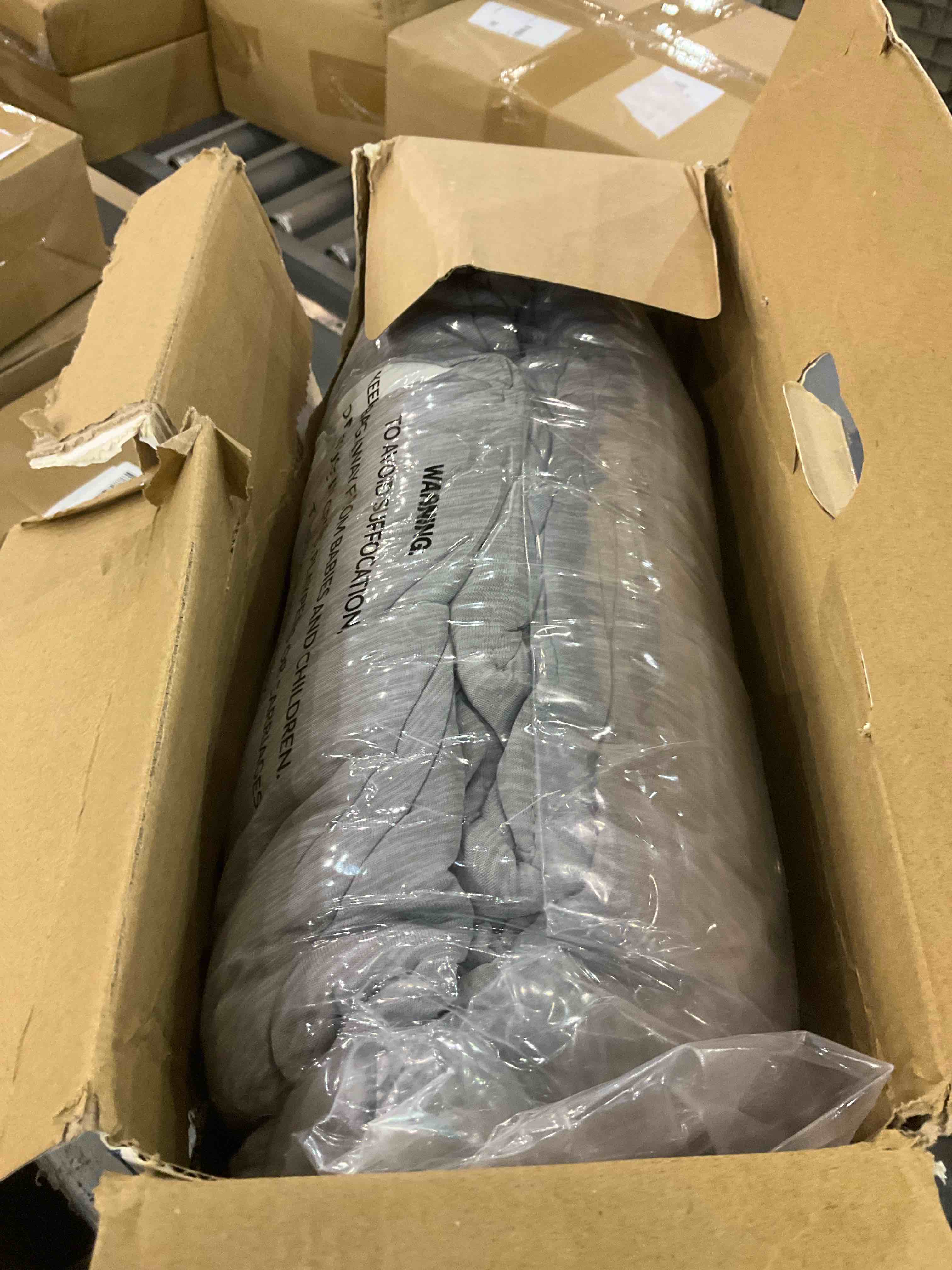 https://s3.amazonaws.com/lotting-images-prod/BargainHunt/EXS01028475_1709295327778.jpeg