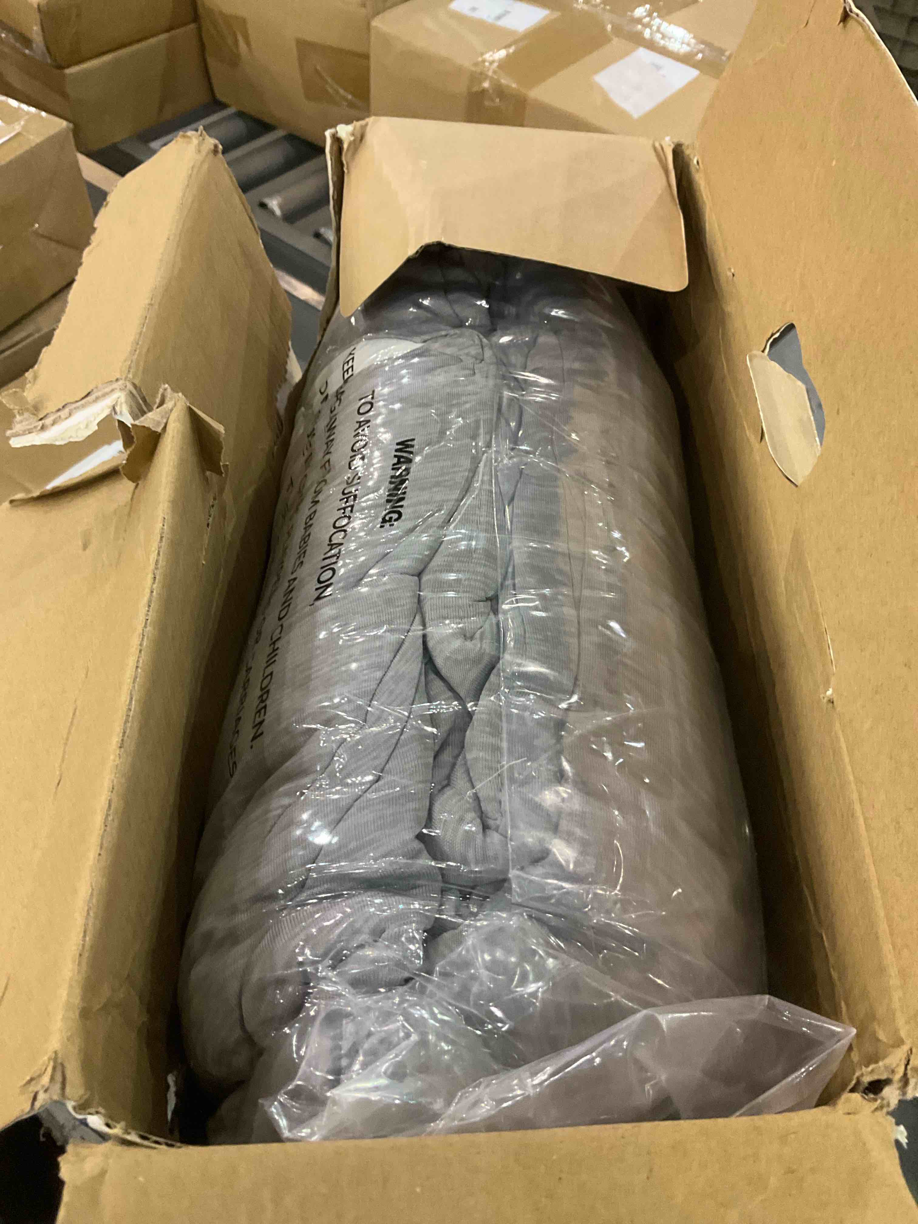 https://s3.amazonaws.com/lotting-images-prod/BargainHunt/EXS01028475_1709295328735.jpeg