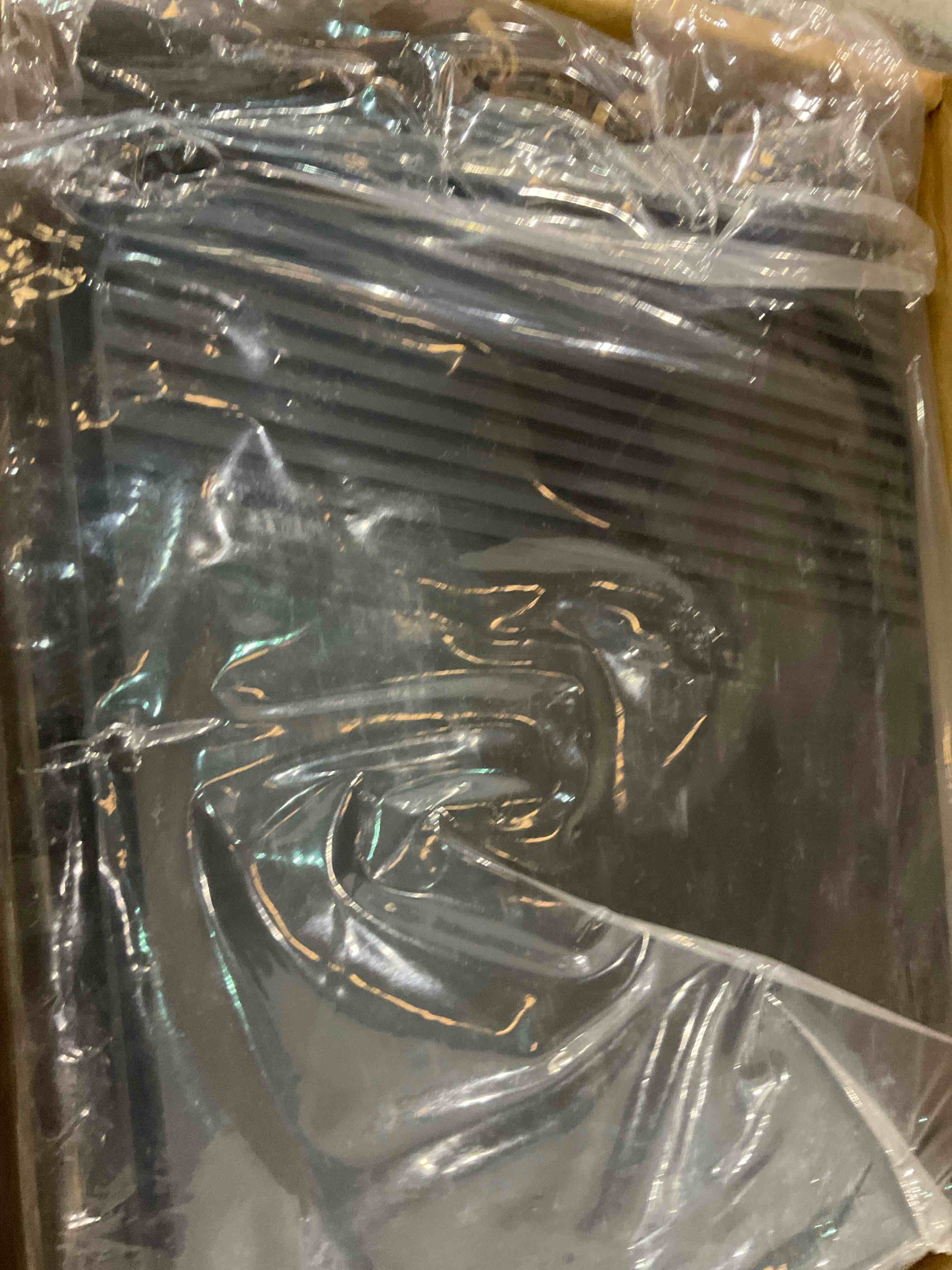 https://s3.amazonaws.com/lotting-images-prod/BargainHunt/EXS01028644_1707923173272.jpeg